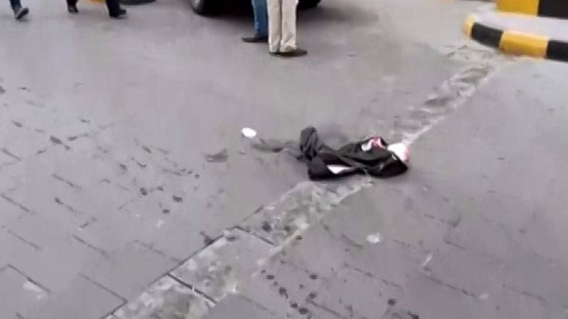 الصورة لدماء المصابين وفق ما تداوله ناشطون