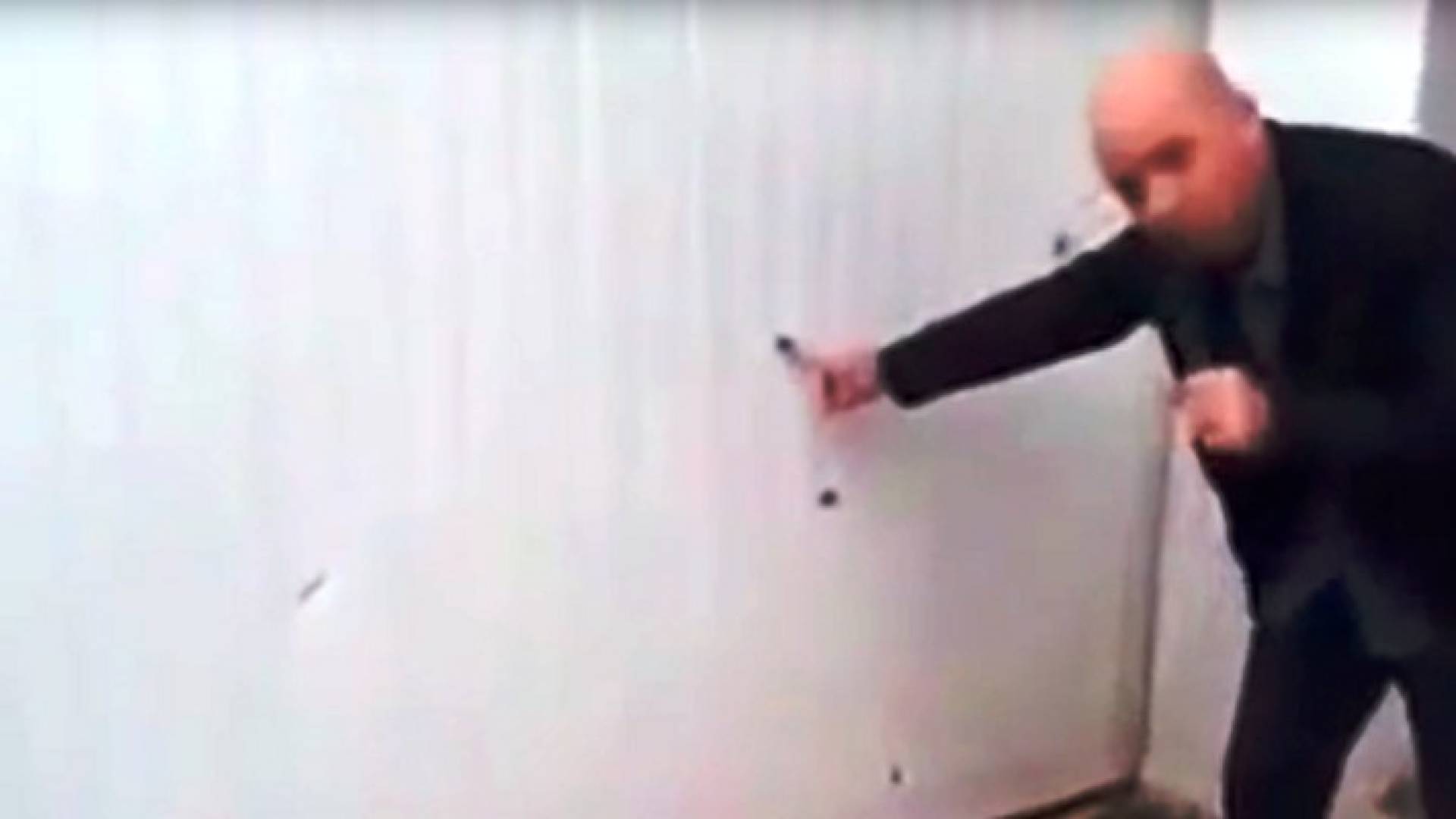 مراسل القناة العاشرة الإسرائيلية يصور مكان اغتيال المهندس التونسي في صفاقس!