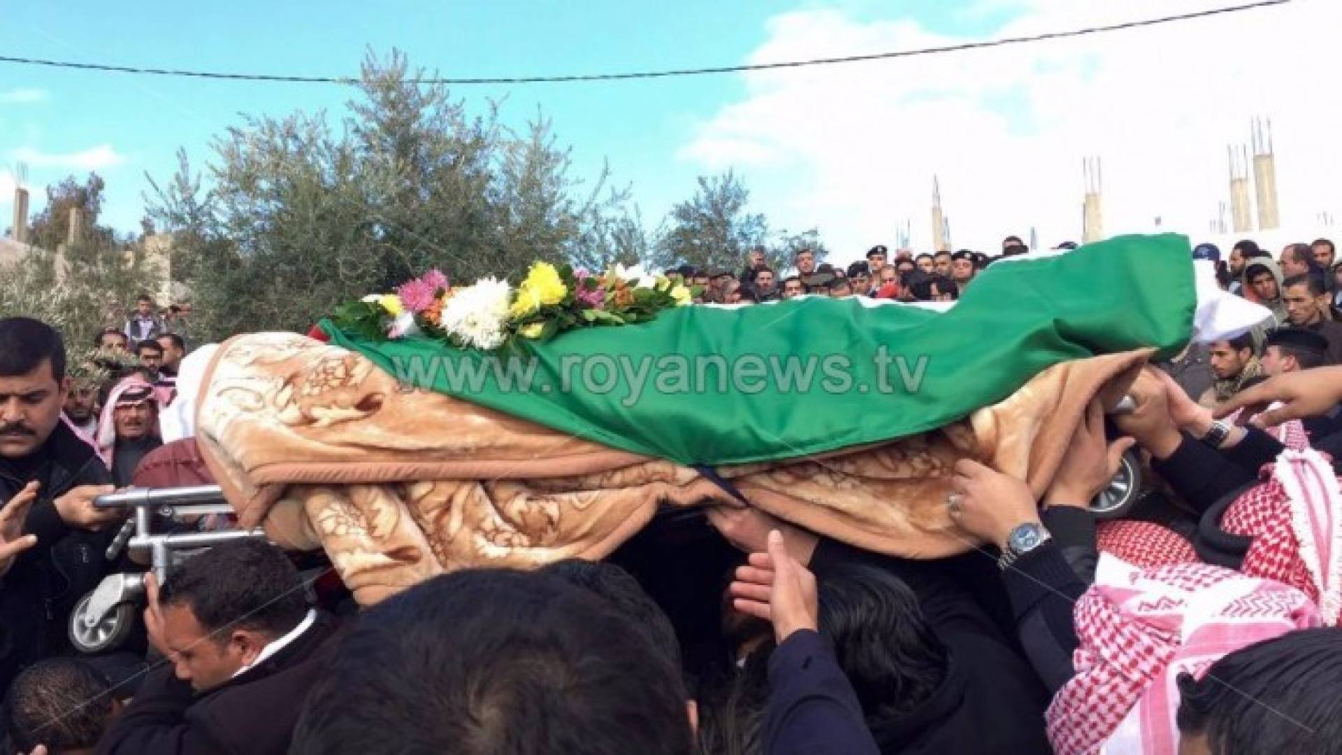 من تشييع الجثمان 