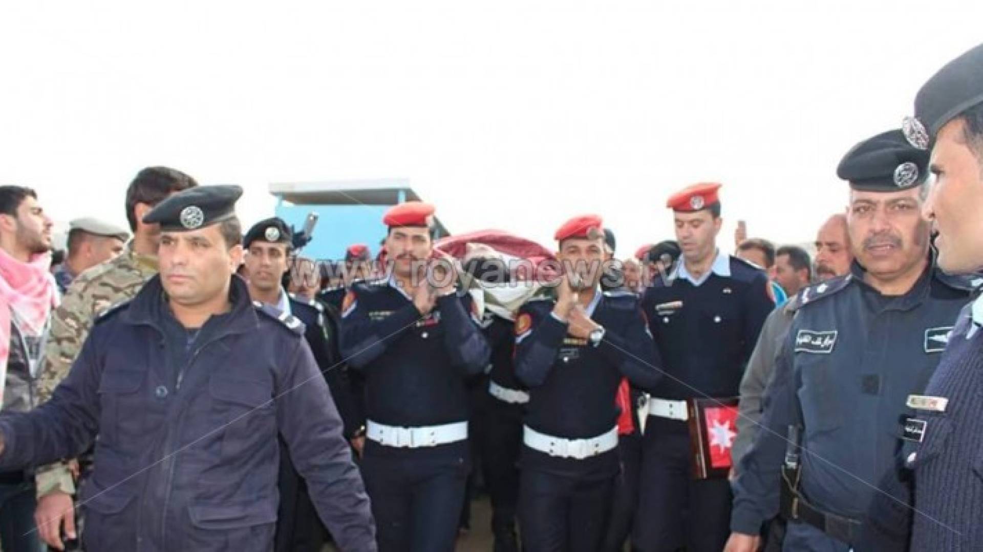 من تشييع الجثمان