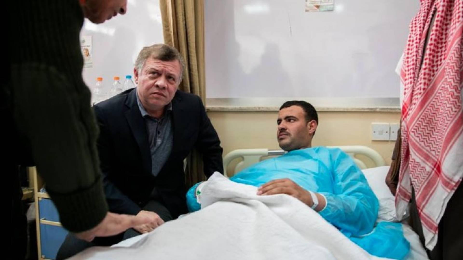 خلال زيارة المللك لمصابي العمل الأرهابي