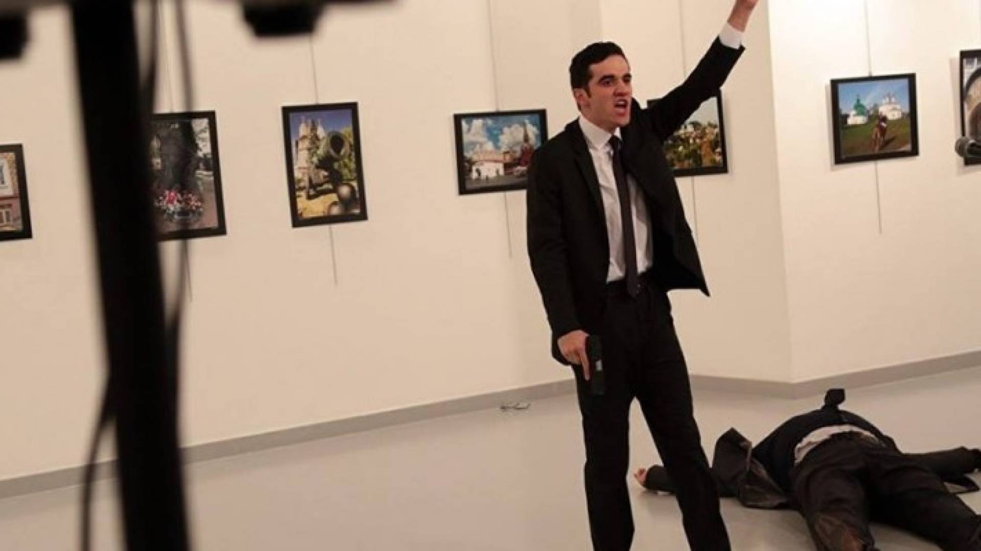 صورة تظهر لحظة مقتل السفير الروسي 