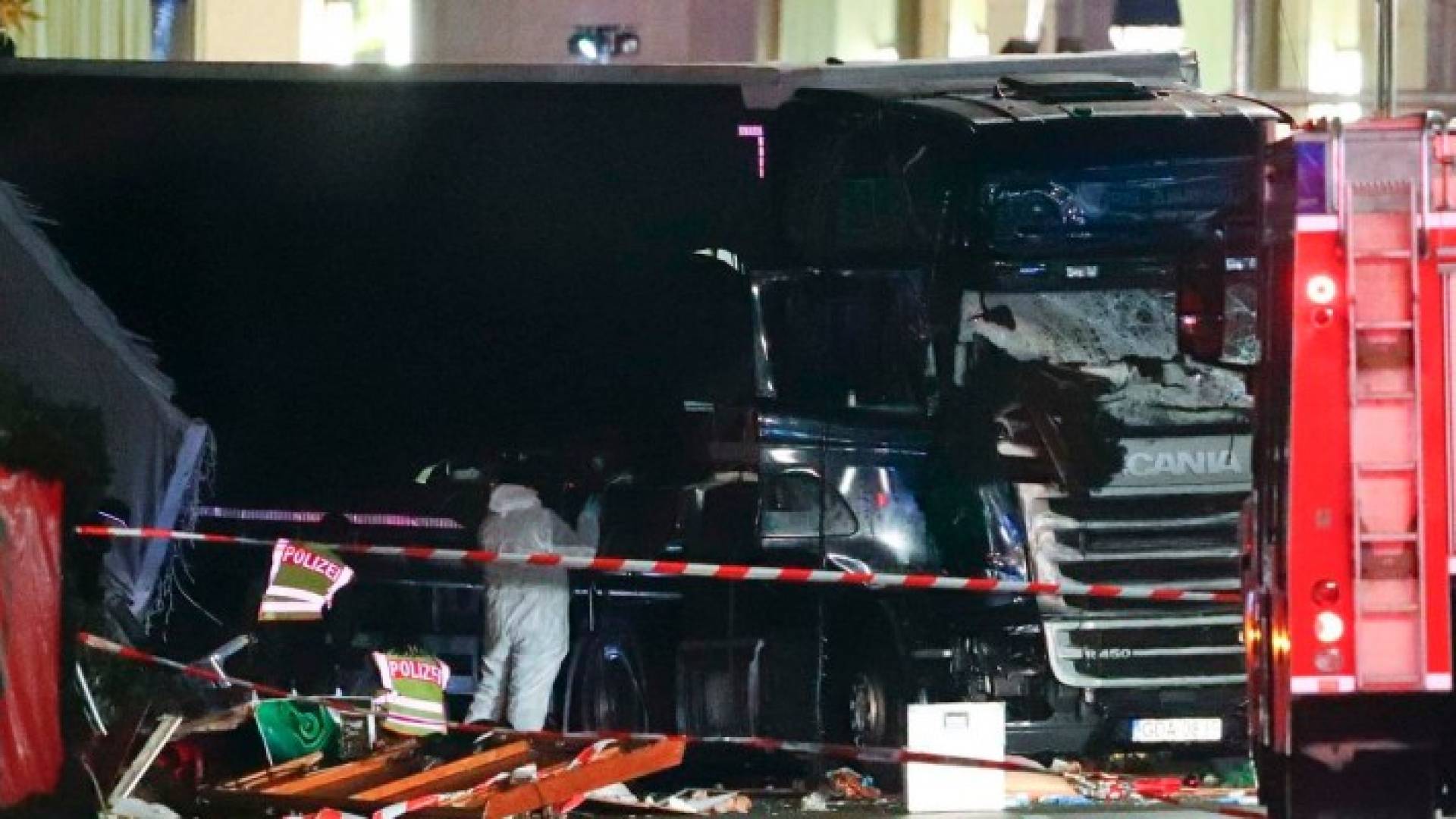 الشاحنة السوداء التي استخدمت في الهجوم