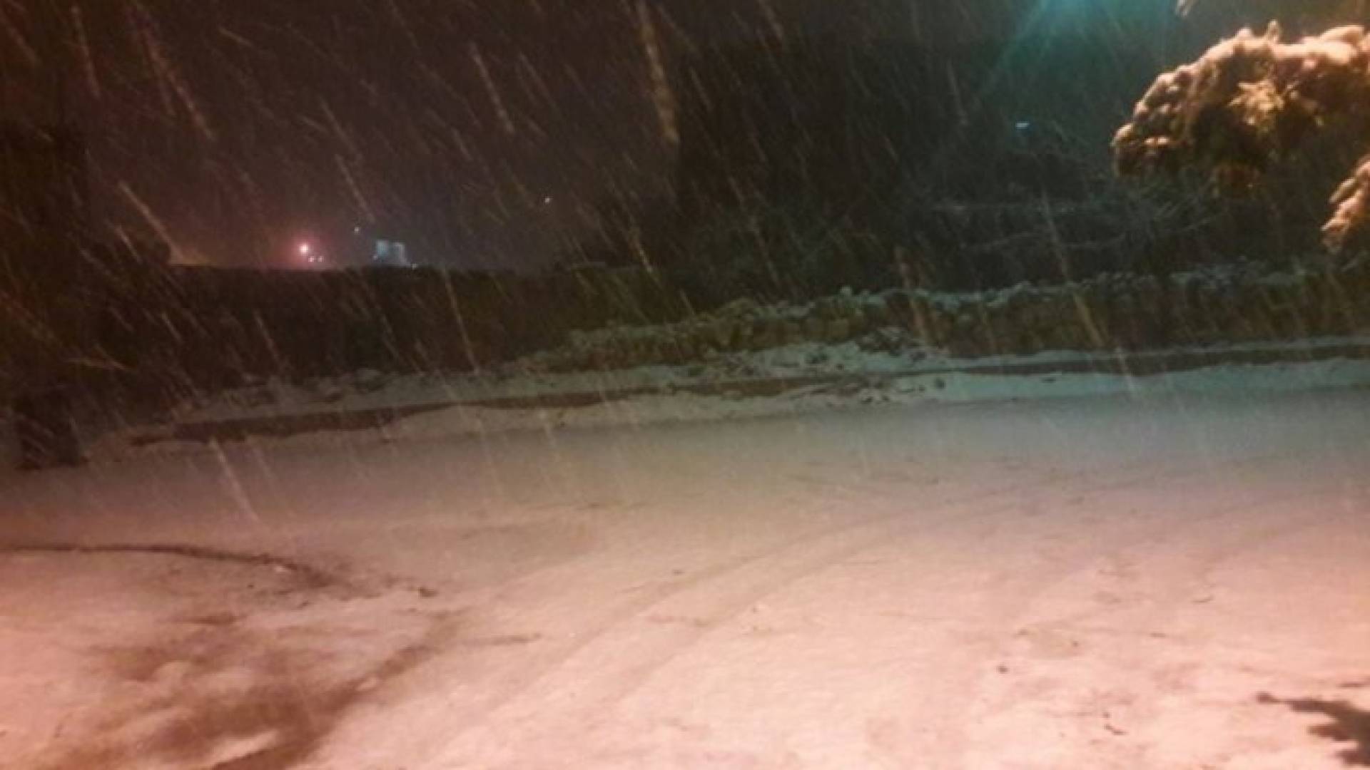 جانب من تساقط الثلوج في مناطق شمال المملكة 