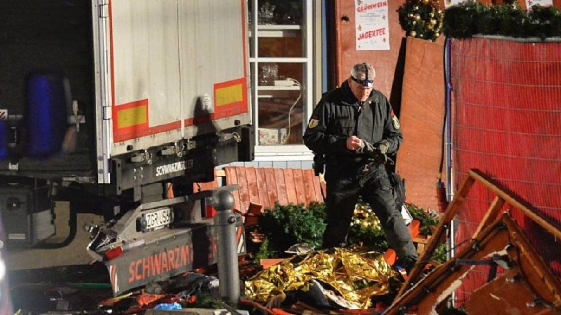 السوق قريبة من سوق الكريسماس في برلين