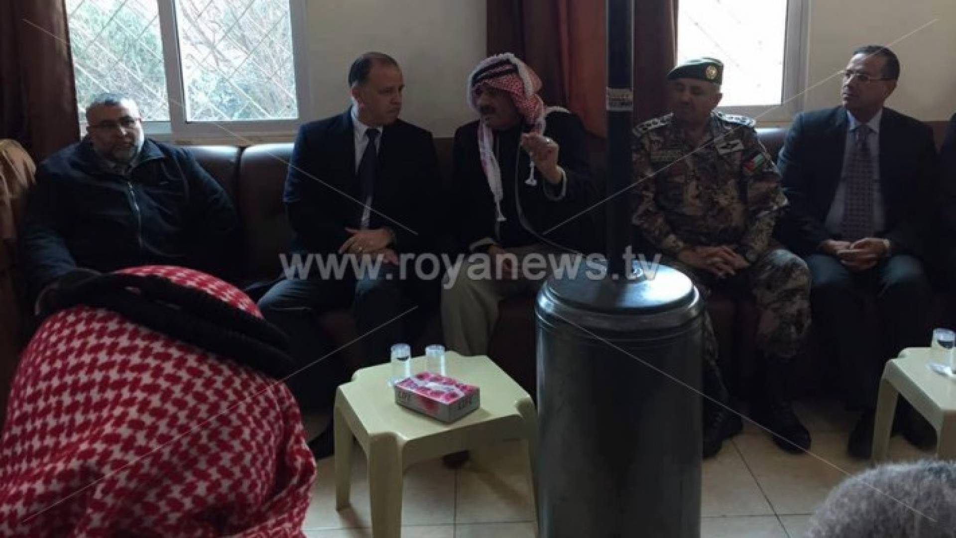 الامير فيصل يقدم واجب العزاء 