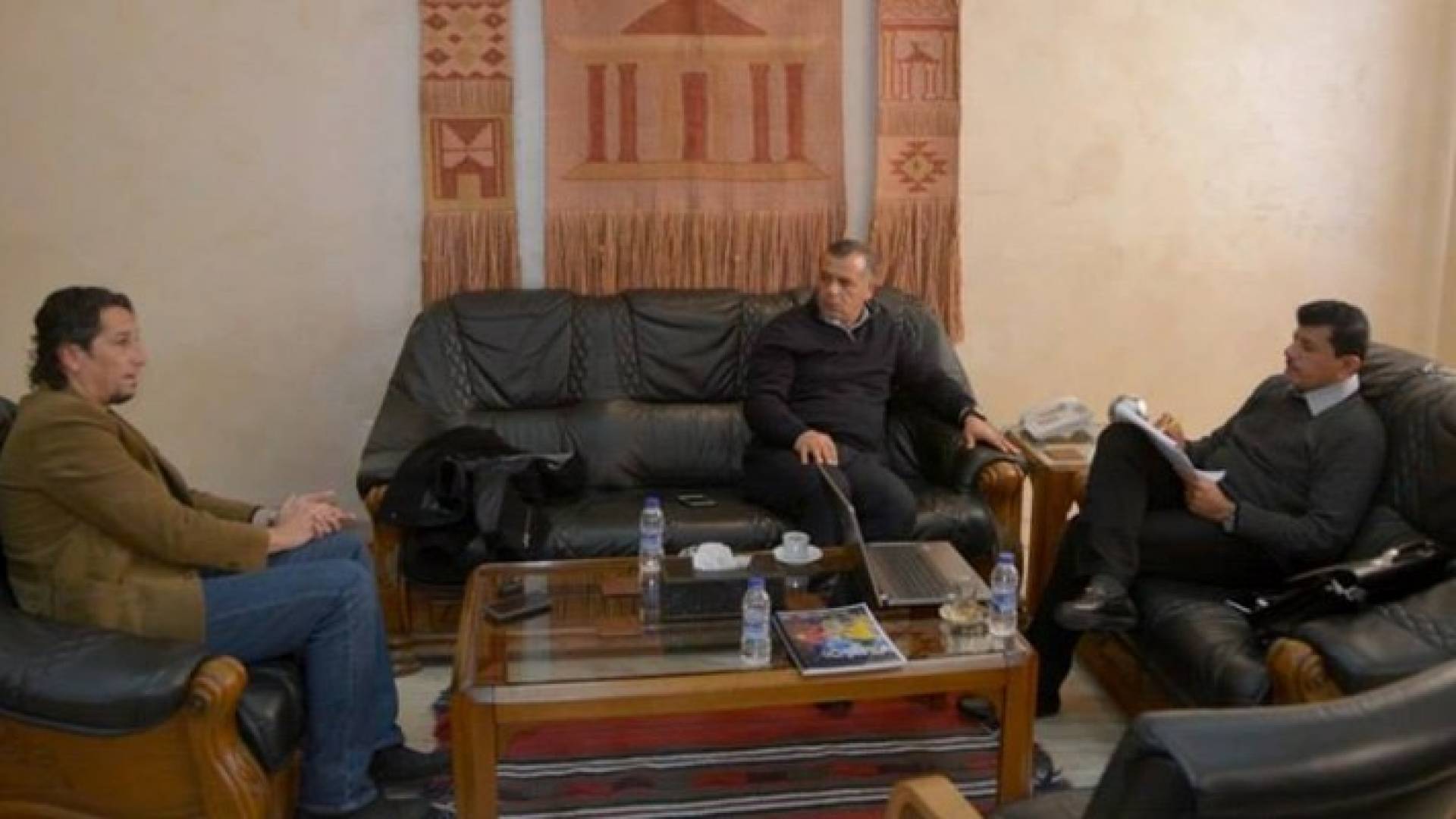 صورة خلال الجلسة