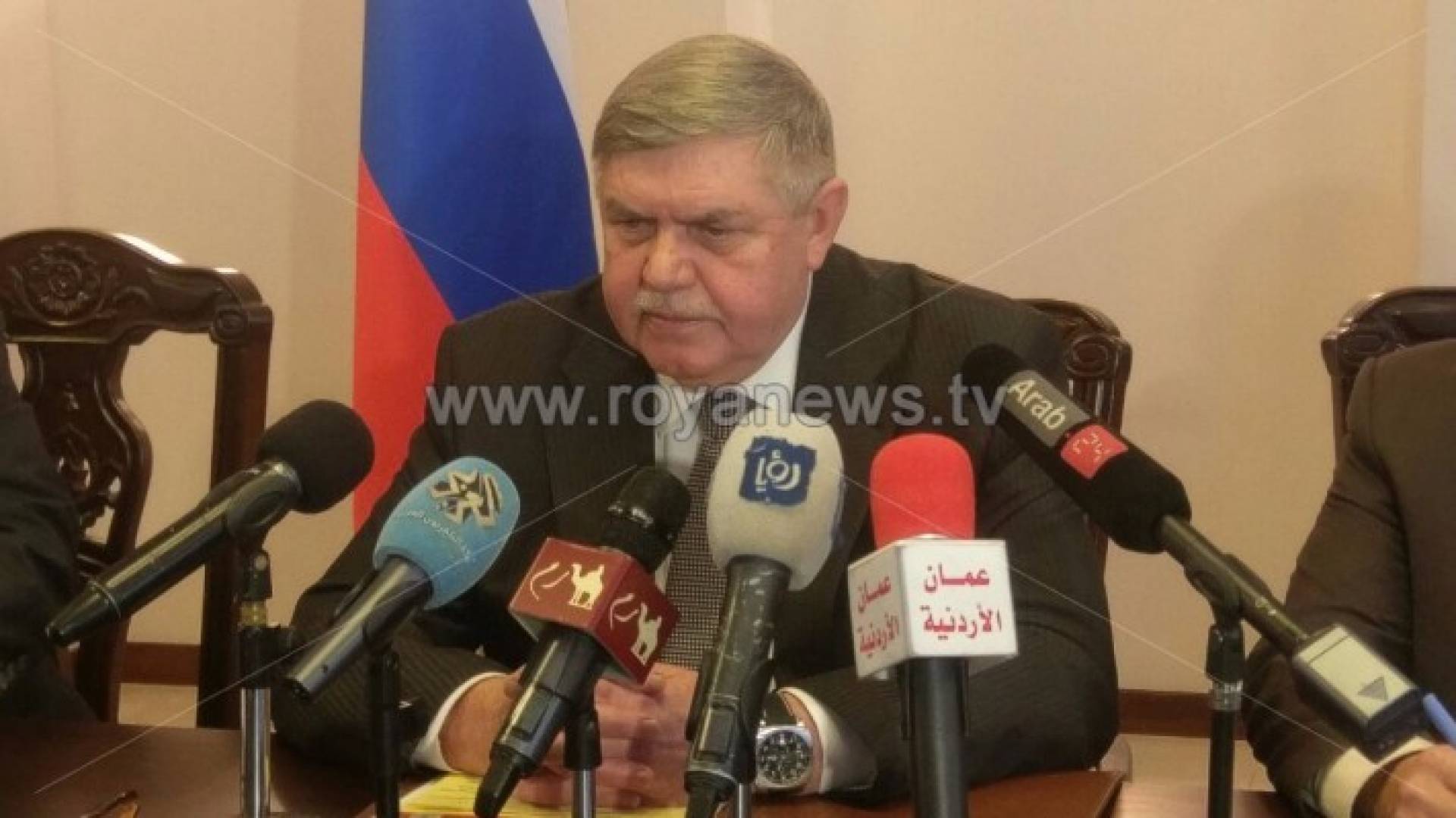 جانب من المؤتمر الصحفي الذي عقده السفير الروسي 