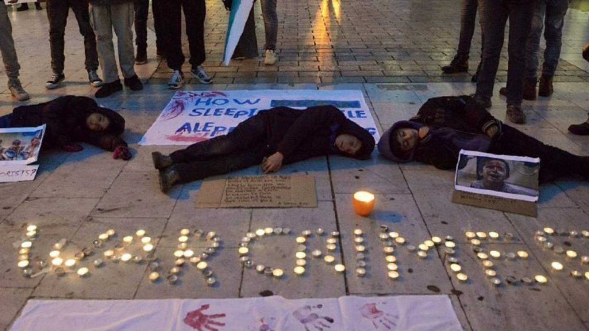 جانب من تظاهرات في اليونان في إطار احتجاجات دولية ضد ما يحدث في سوريا من جرائم حرب