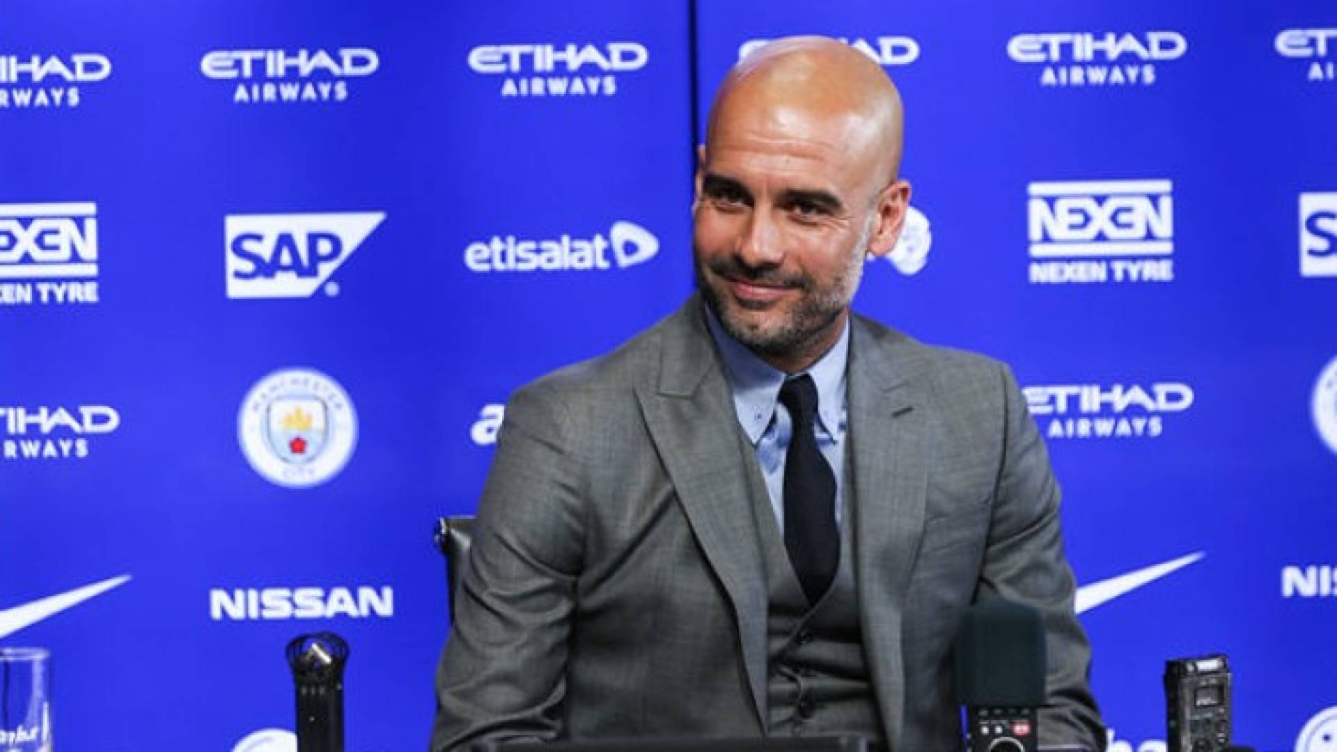بيب جوارديولا مدرب مانشستر سيتي الإنجليزي