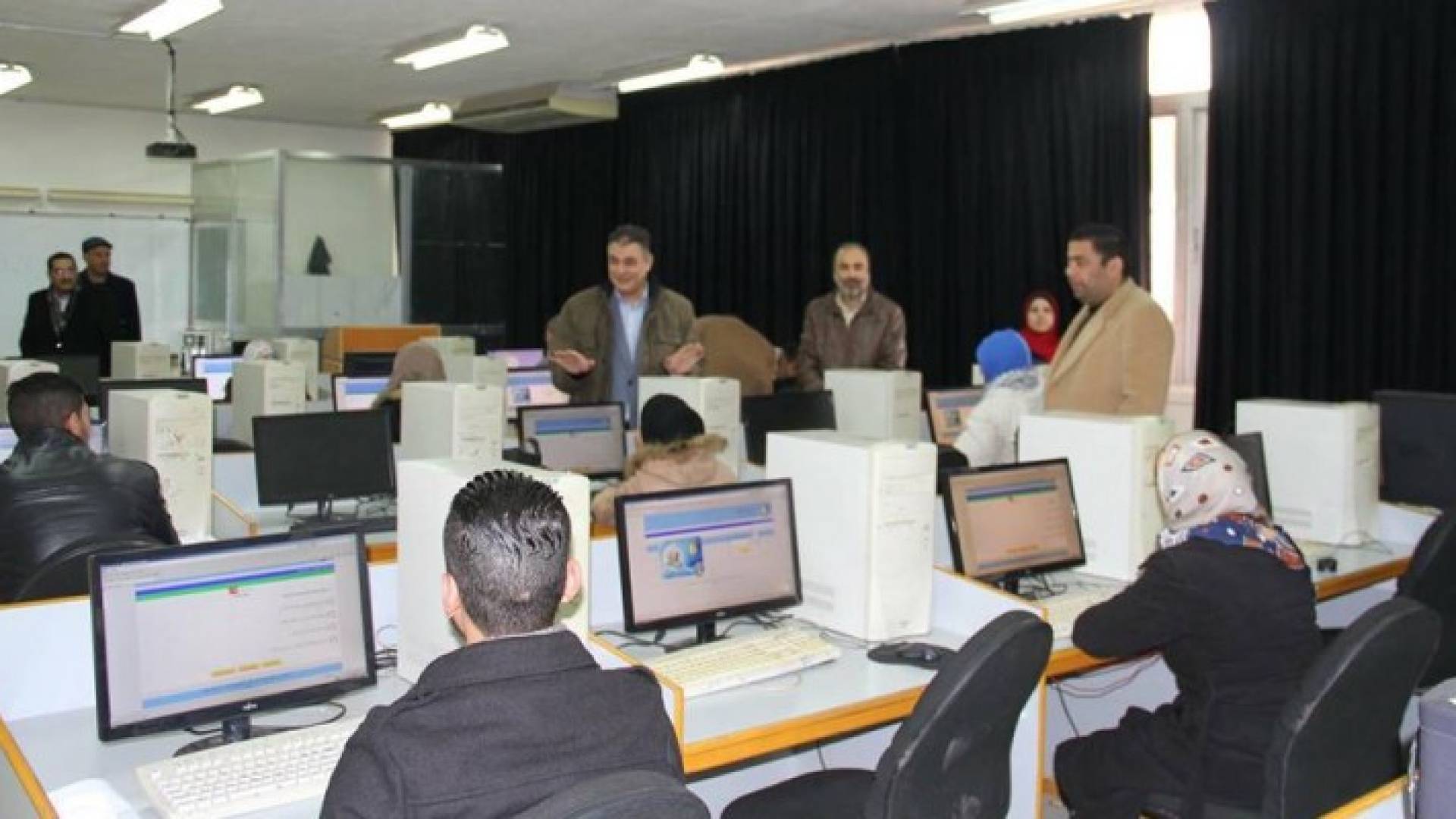 صورة خلال جولة تفقد الطلبة
