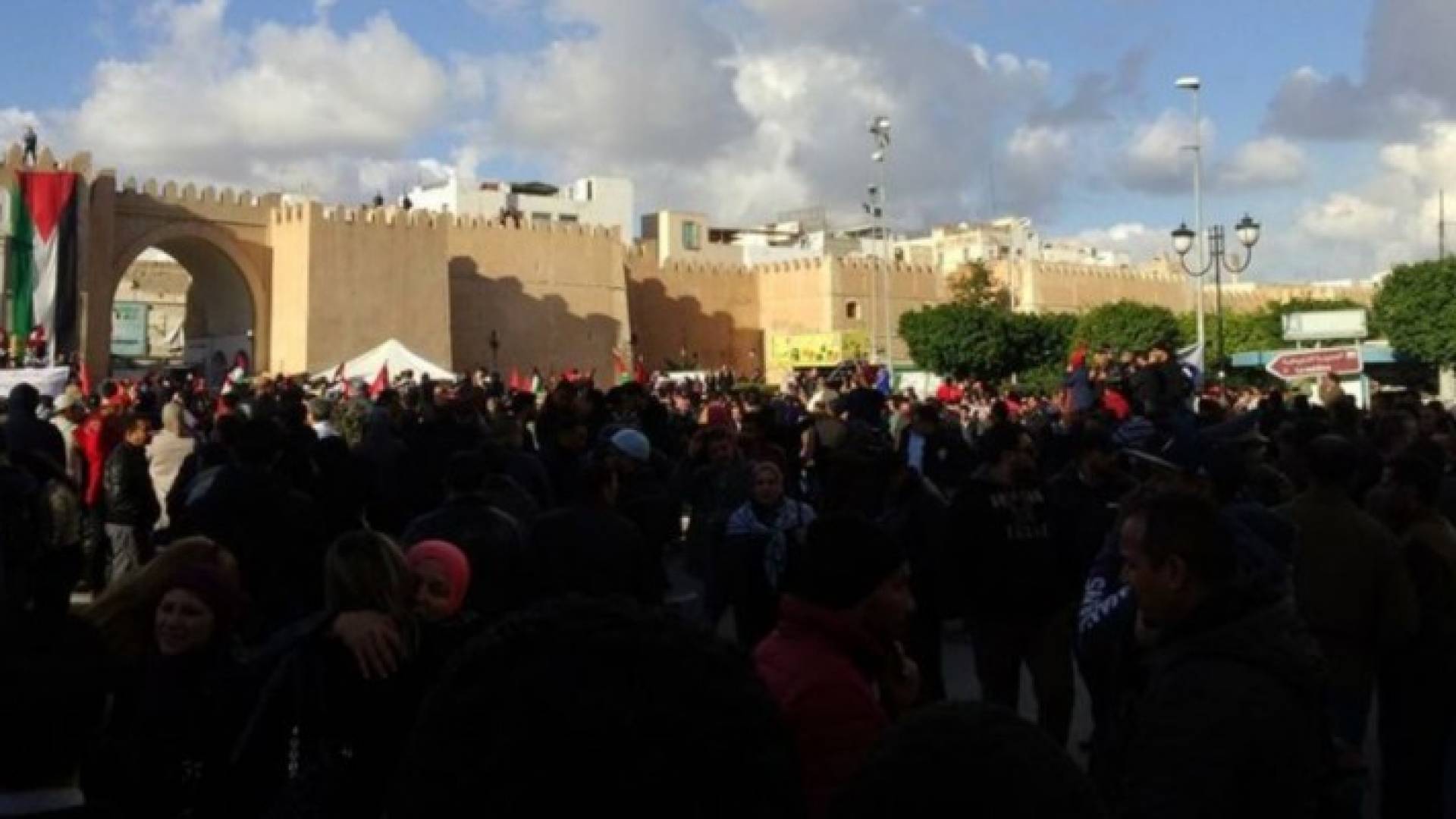 آلاف التونسيين يحتشدون بفعالية مليونية الشهيد الزواري بصفاقس