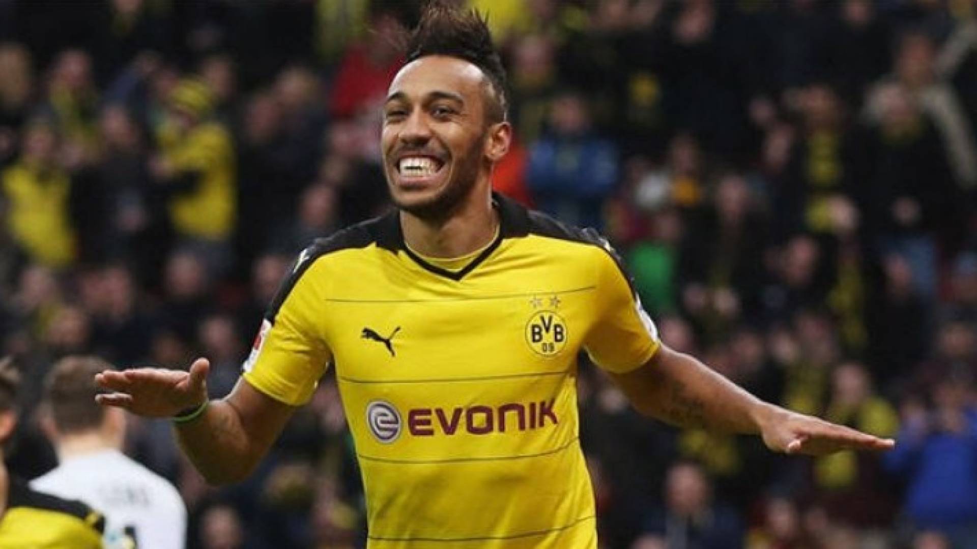 بيير إيميريك أوباميانج مهاجم بوروسيا دورتموند 