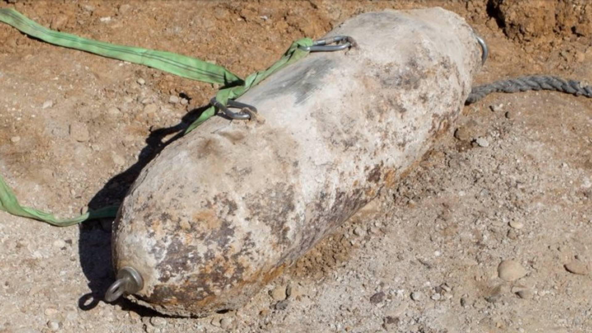 تبلغ زنة القنبلة طنا و800 كيلوغرام