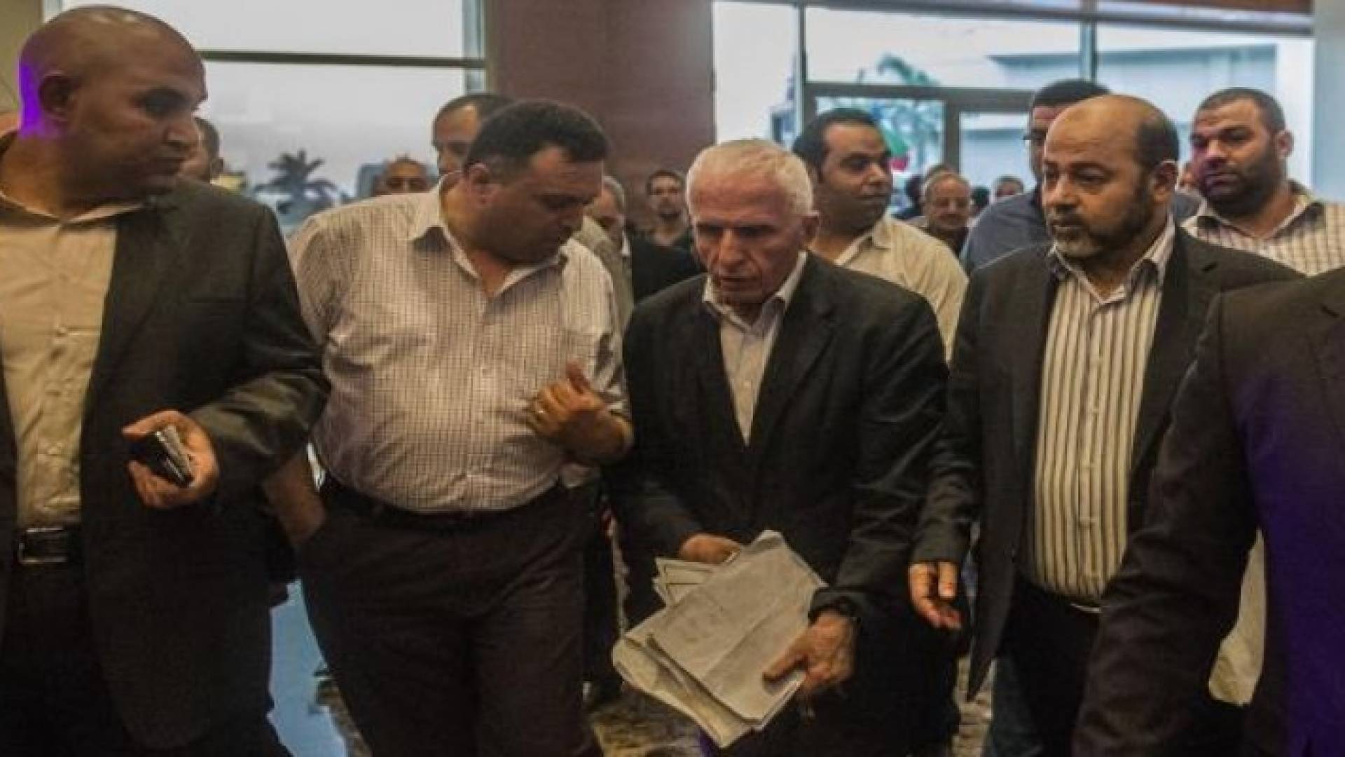 ابو مرزوق في القاهرة لبحث أخر المستجدات مع المصريين وهنية يؤجل عودته الى غزة