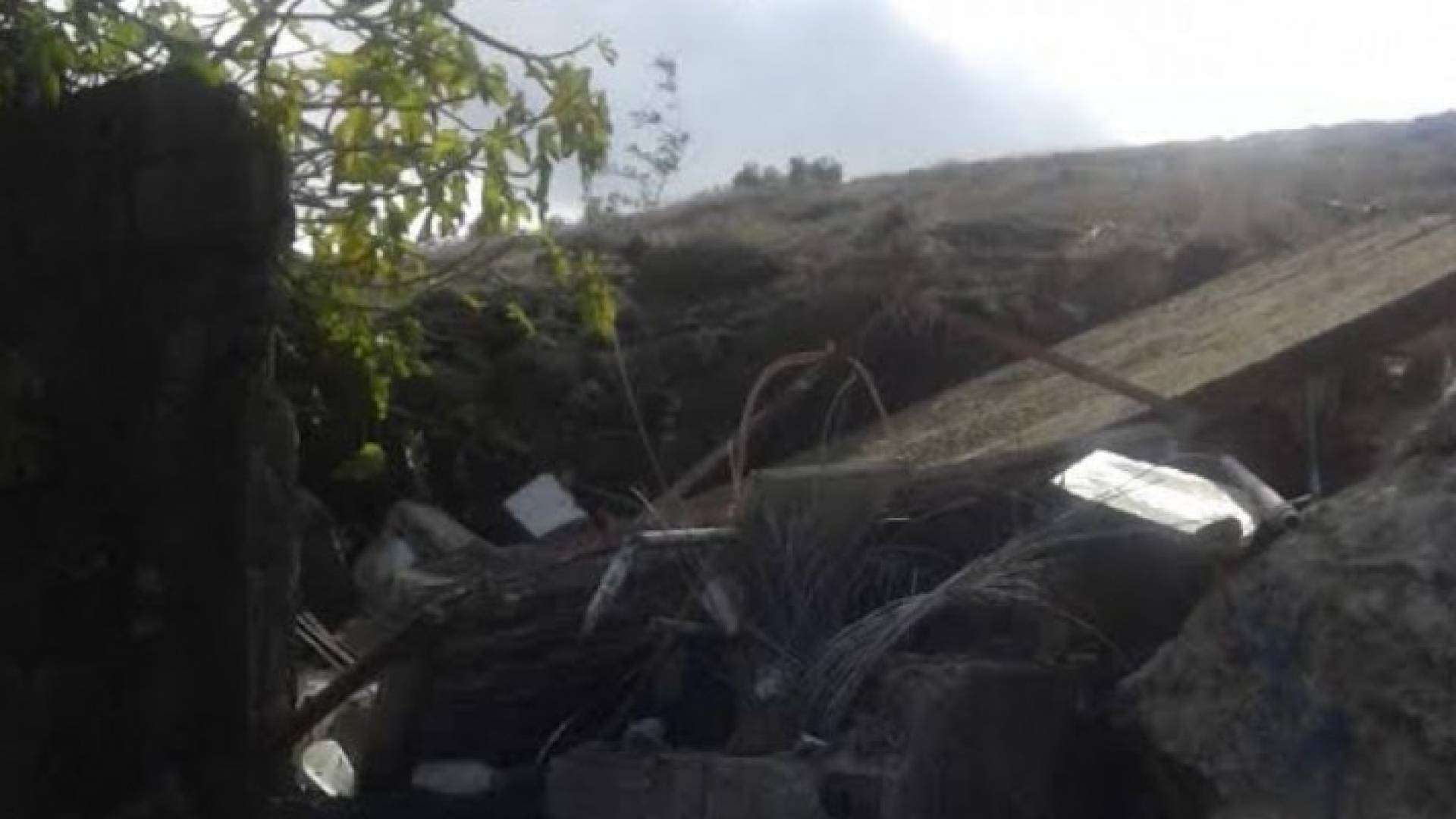 غرفة زراعية وبئر مياه ببلدة إذنا غرب محافظة الخليل