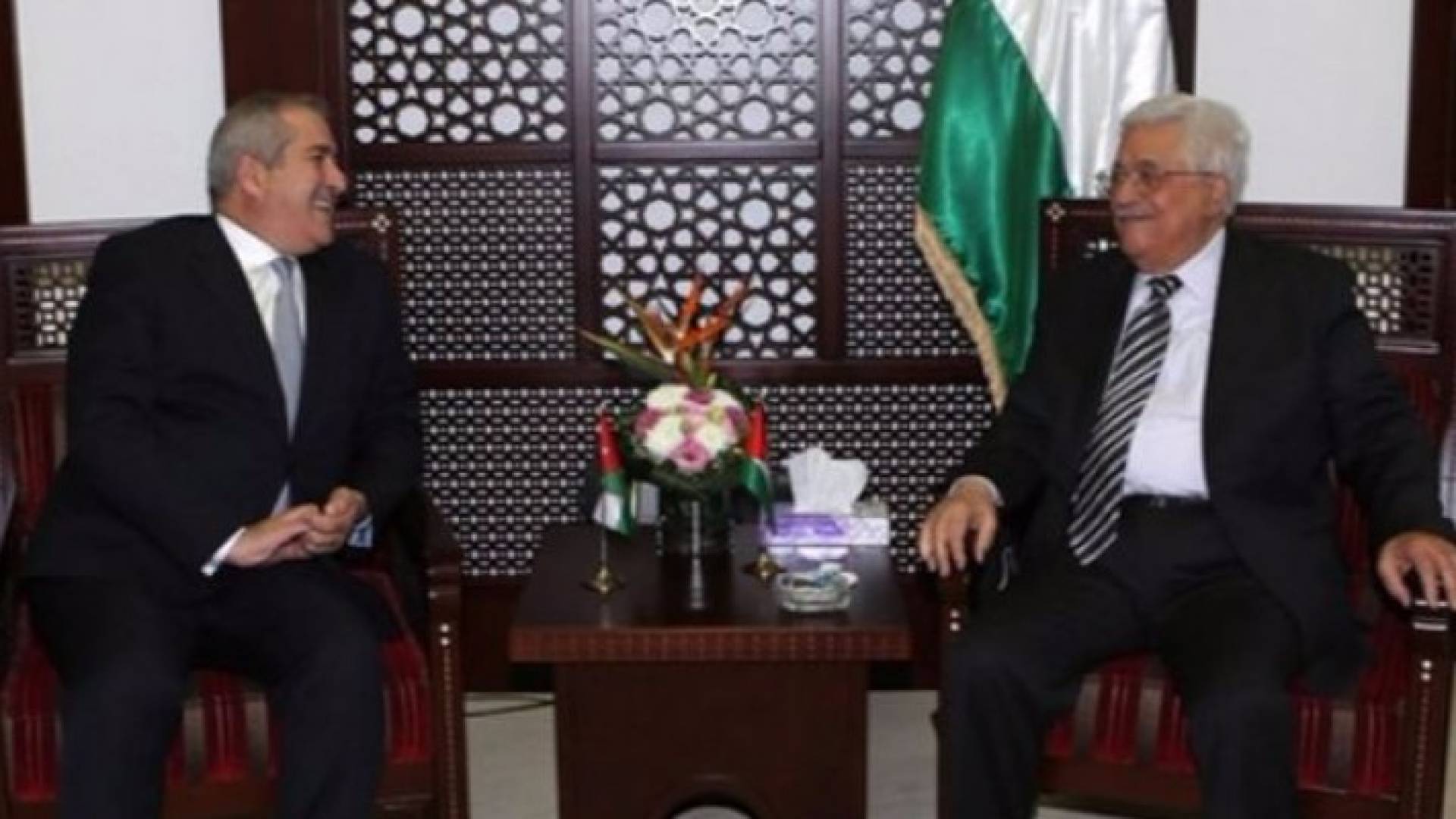لقاء يجمع الرئيس الفلسطيني والوزير ناصر جوده - أرشيفية