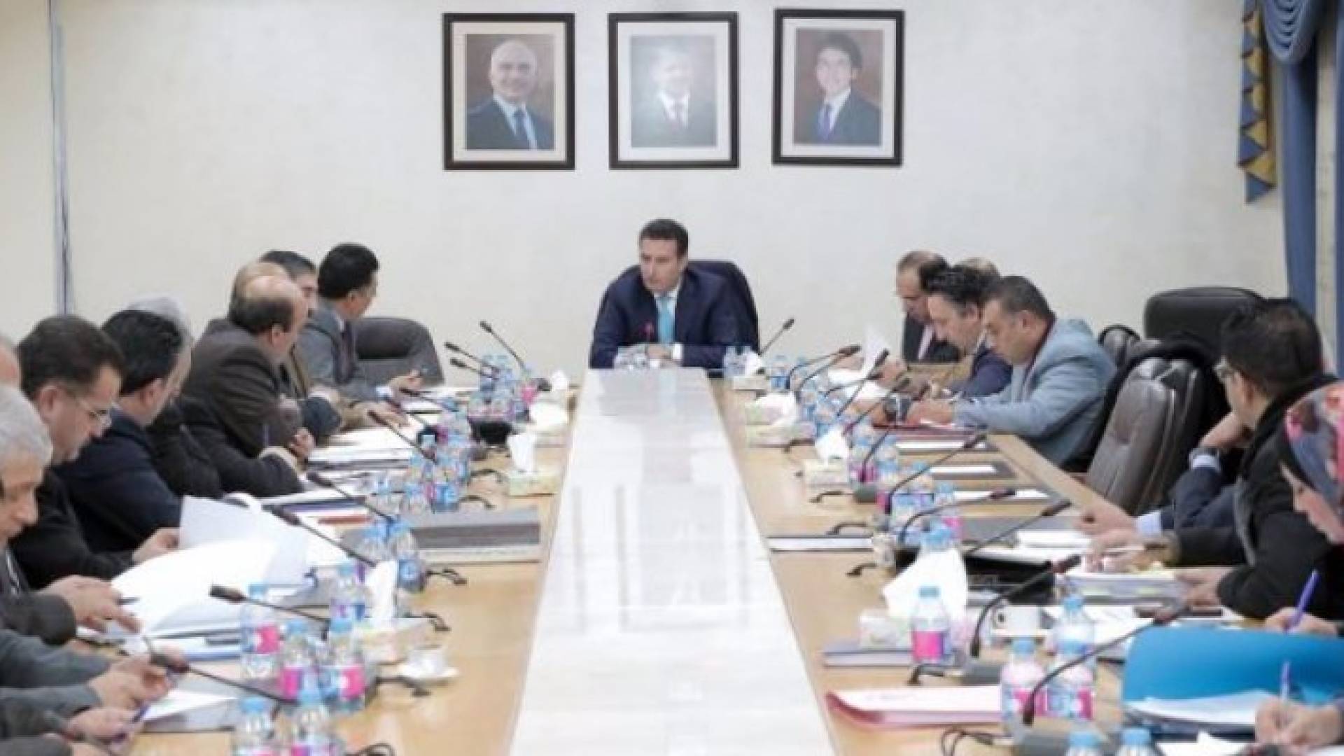 اللجنة المالية النيابية