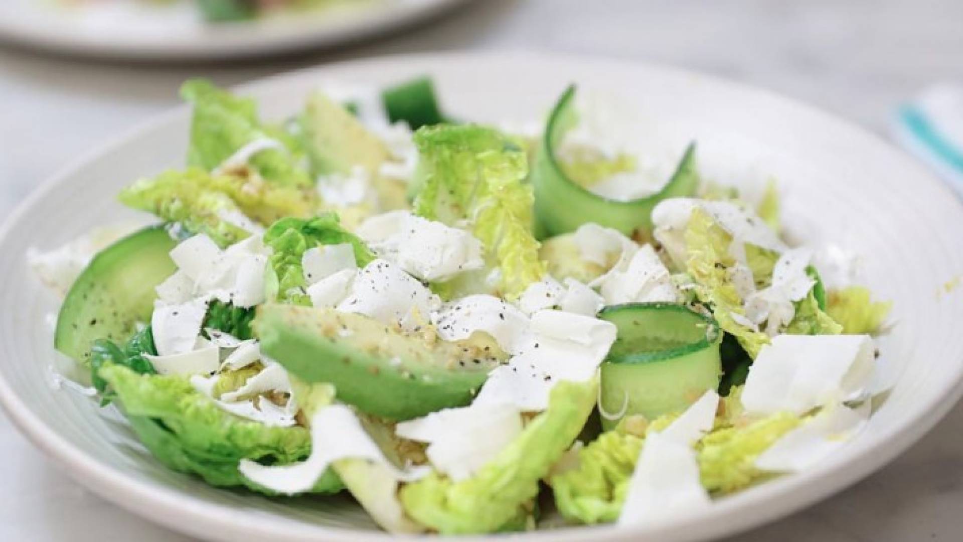 الأفوكادو تحفز بروتين الكولاجين من أجل الحصول على شعر ناعم ومنع تساقطه