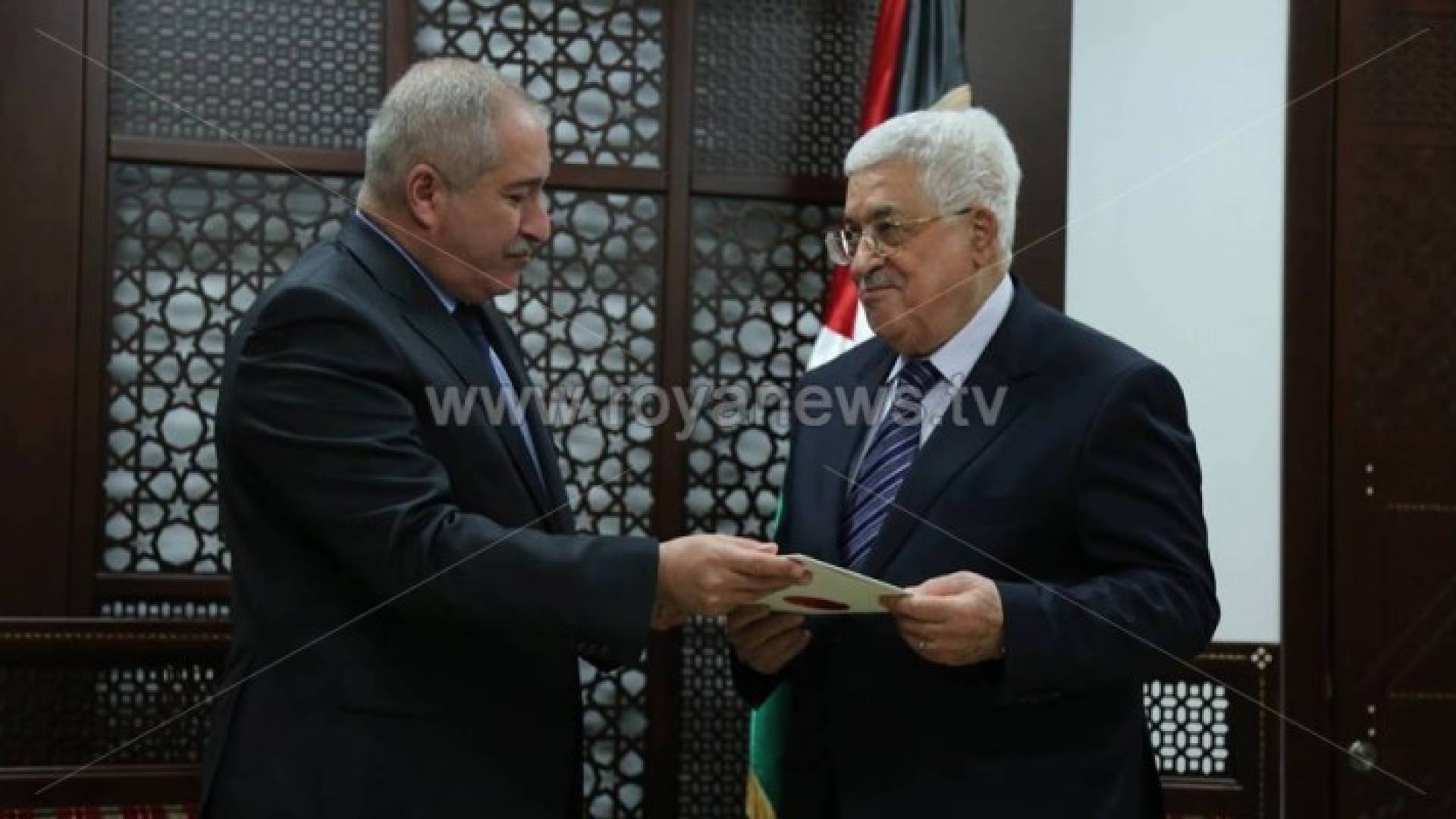 جودة يسلم عباس دعوة لحضور القمة العربية في الاردن 