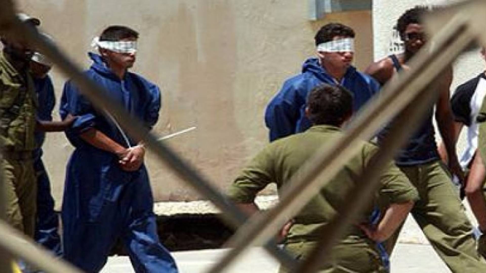 معتقلين فلسطينيين في سجون الاحتلال - ارشيف