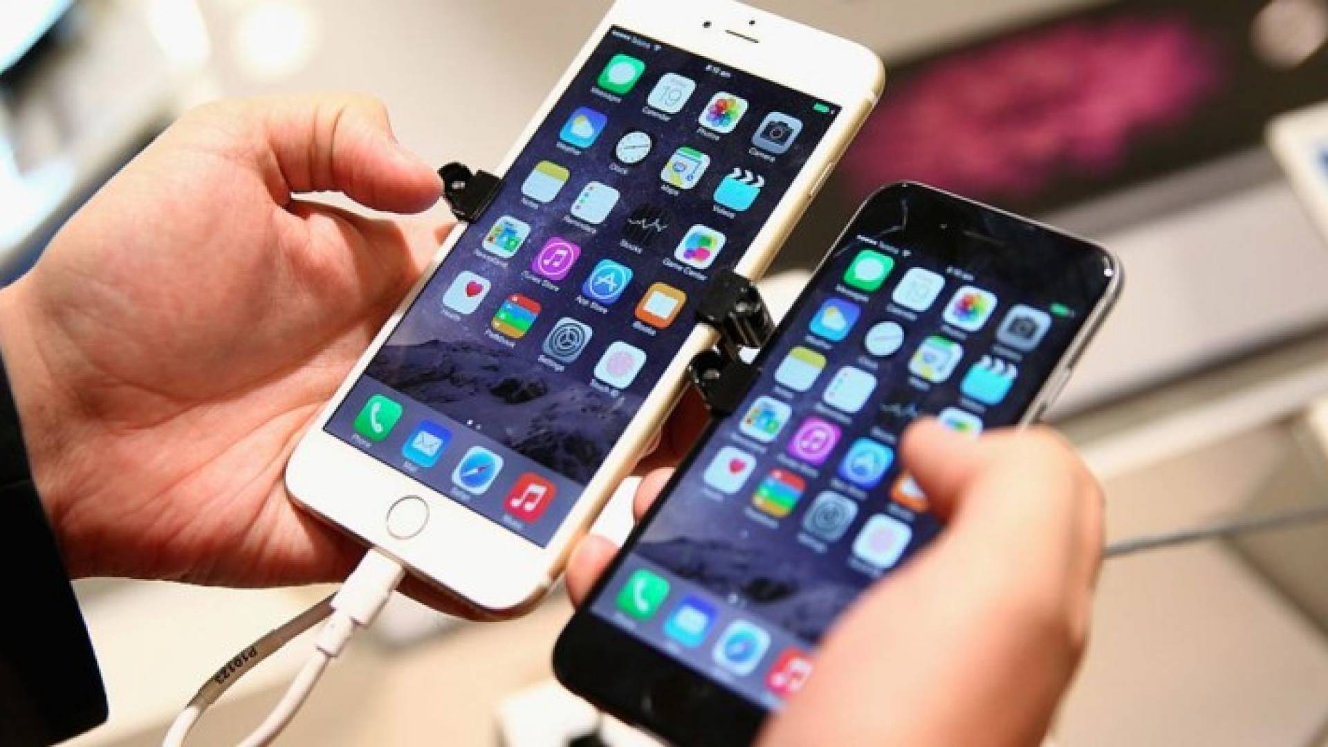 كيسنجر هو أداة مبتكرة سترى النور قريبا خاصة بالتقبيل عن بعد