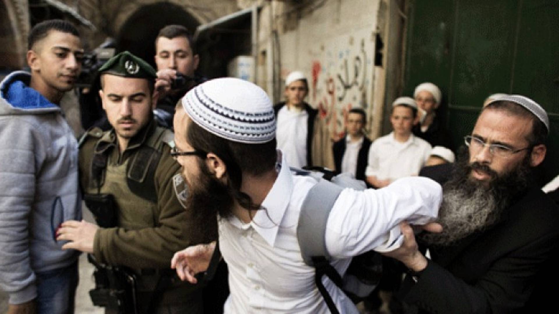 استفزازات اليهود لا تتوقف في المقدسات 