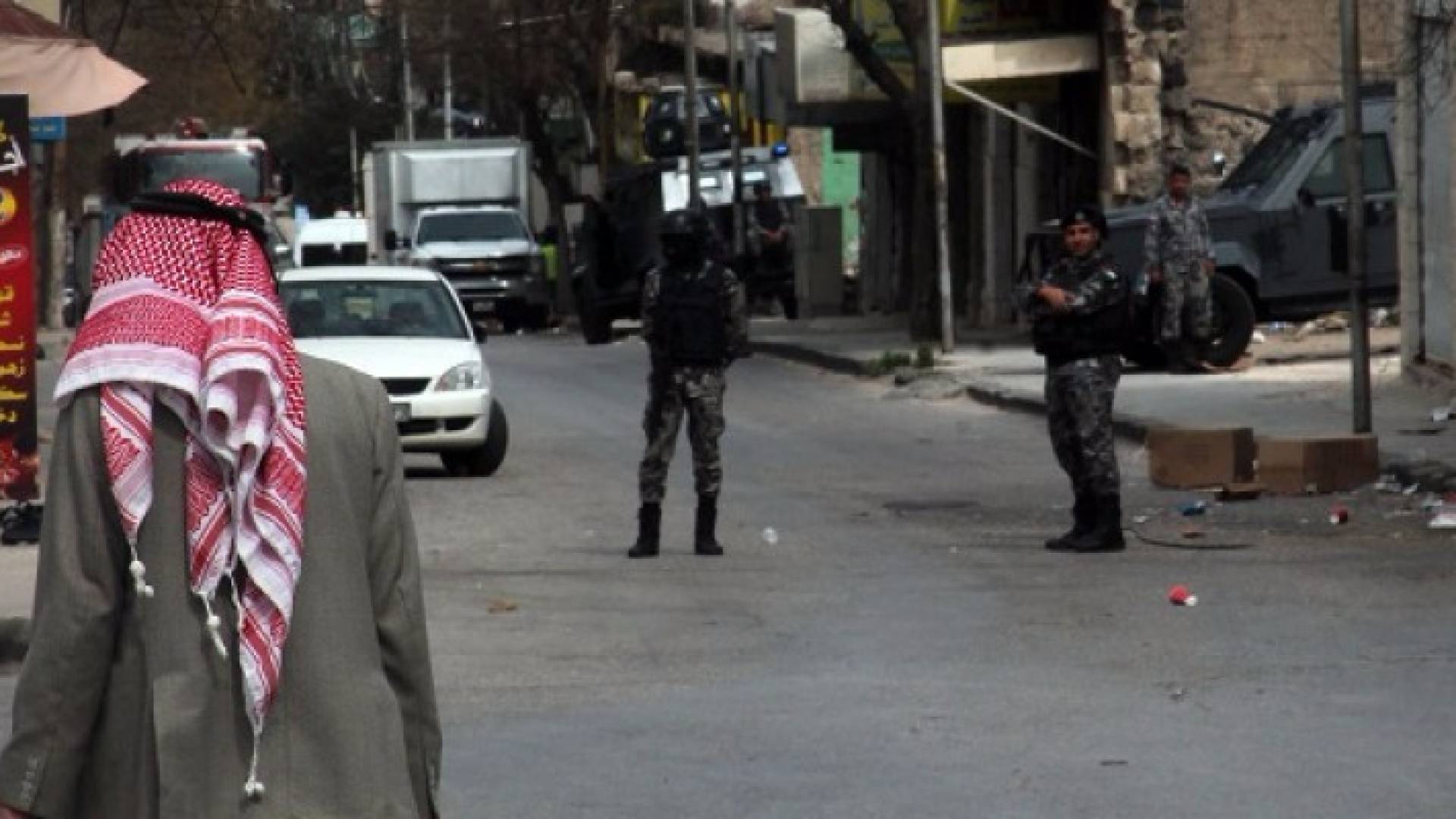 الأجهزة الأمنية قرب المكان الذي تحصنت فيه الخلية - ارشيفية