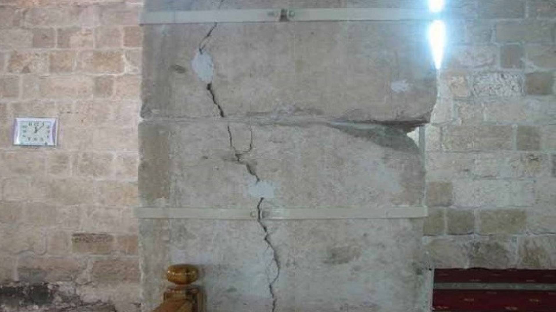 تشققات أصابت أحد منشآت المسجد الأقصى بسبب الحفريات