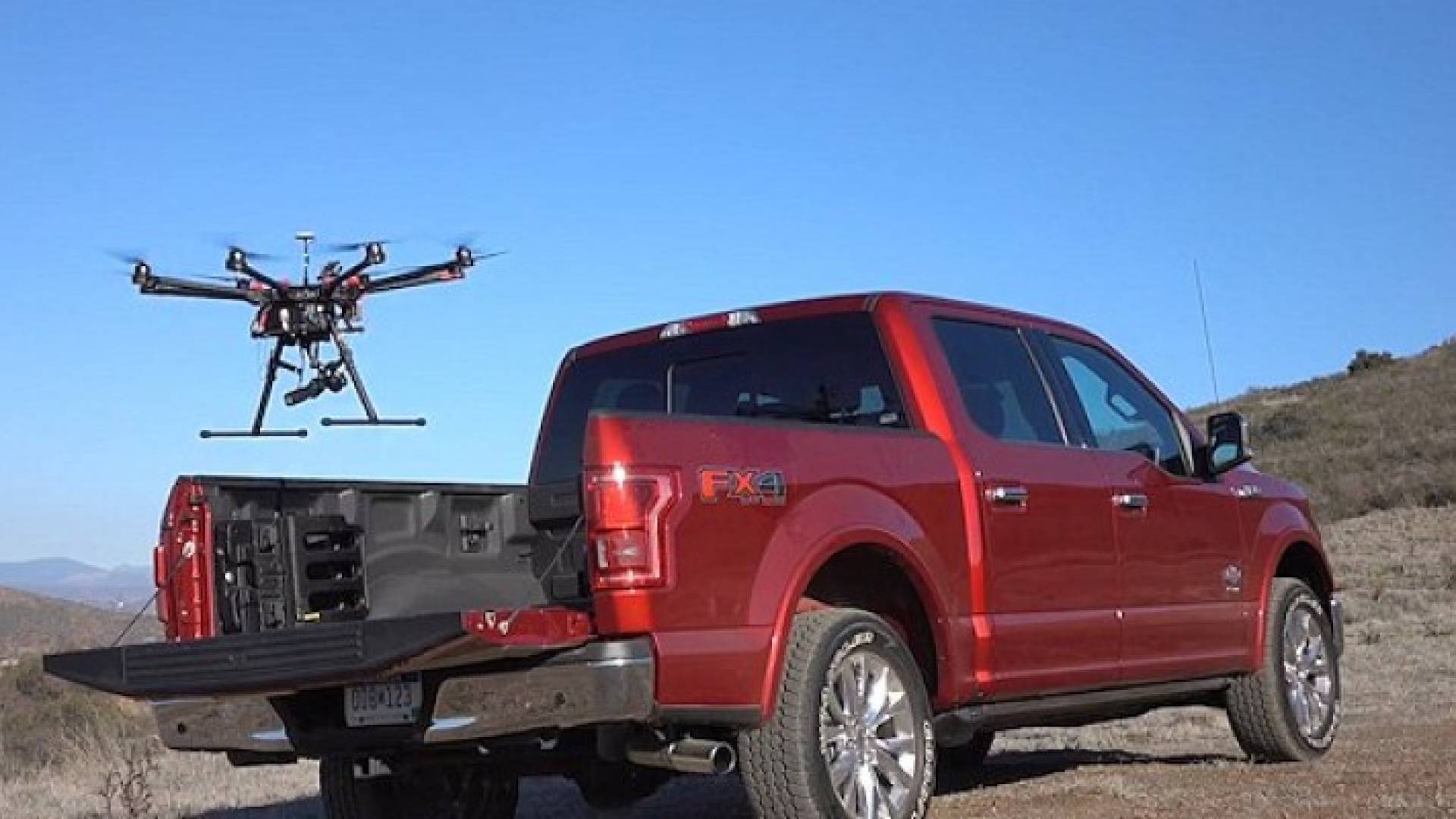 الطائرات بدون طيار سترافق السيارات ذاتية القيادة