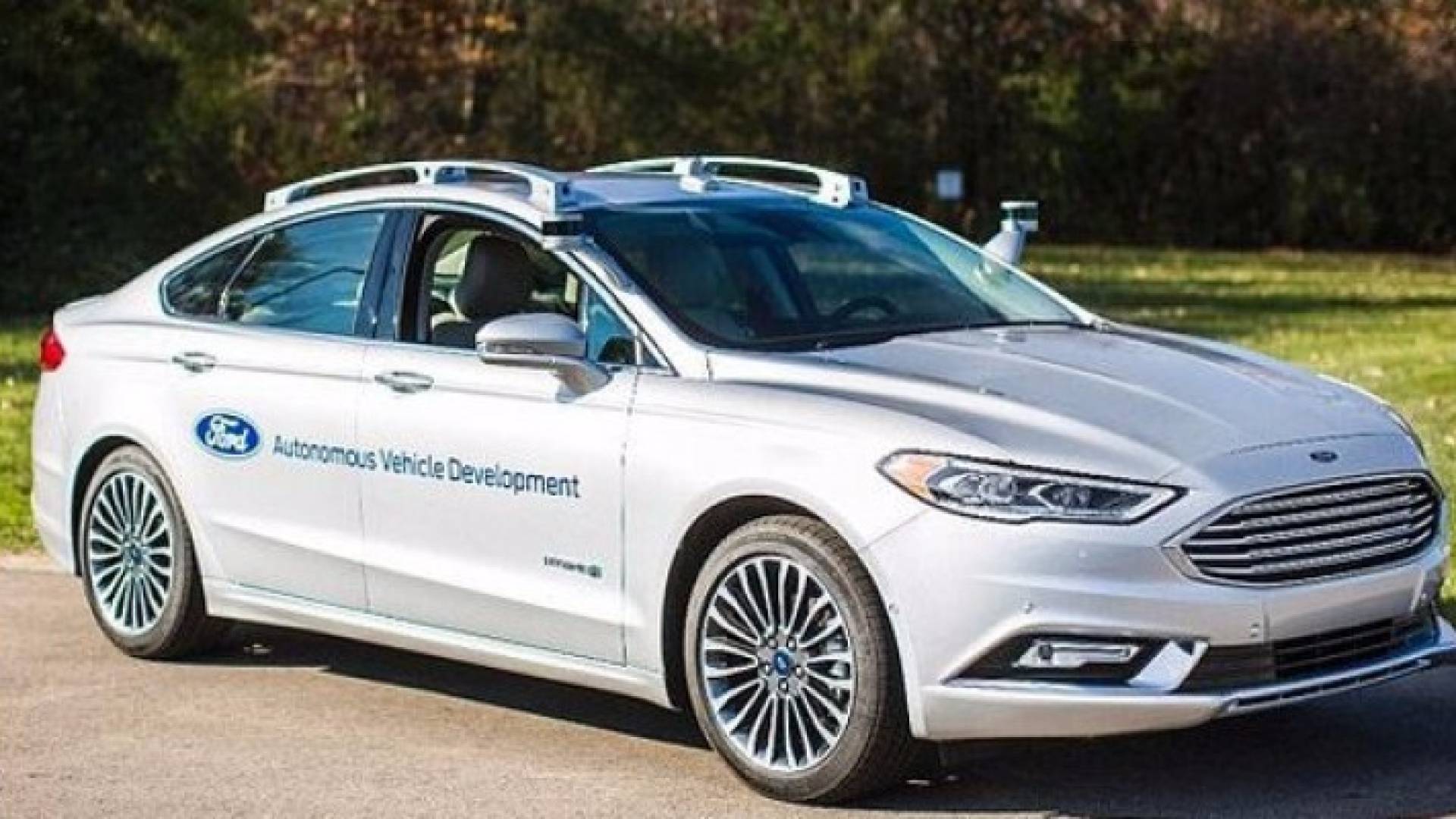 الطائرات بدون طيار سترافق السيارات ذاتية القيادة