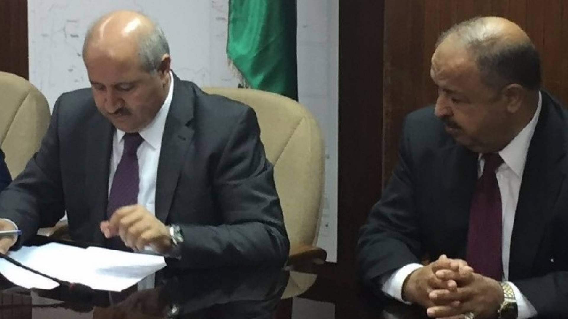 جانب من توقيع الاتفاقية 