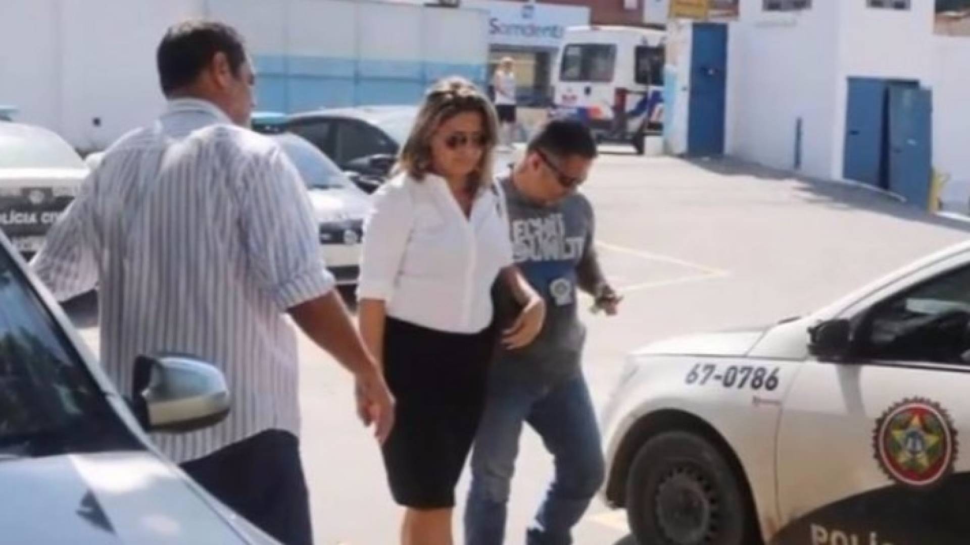 اثناء القبض عليها 