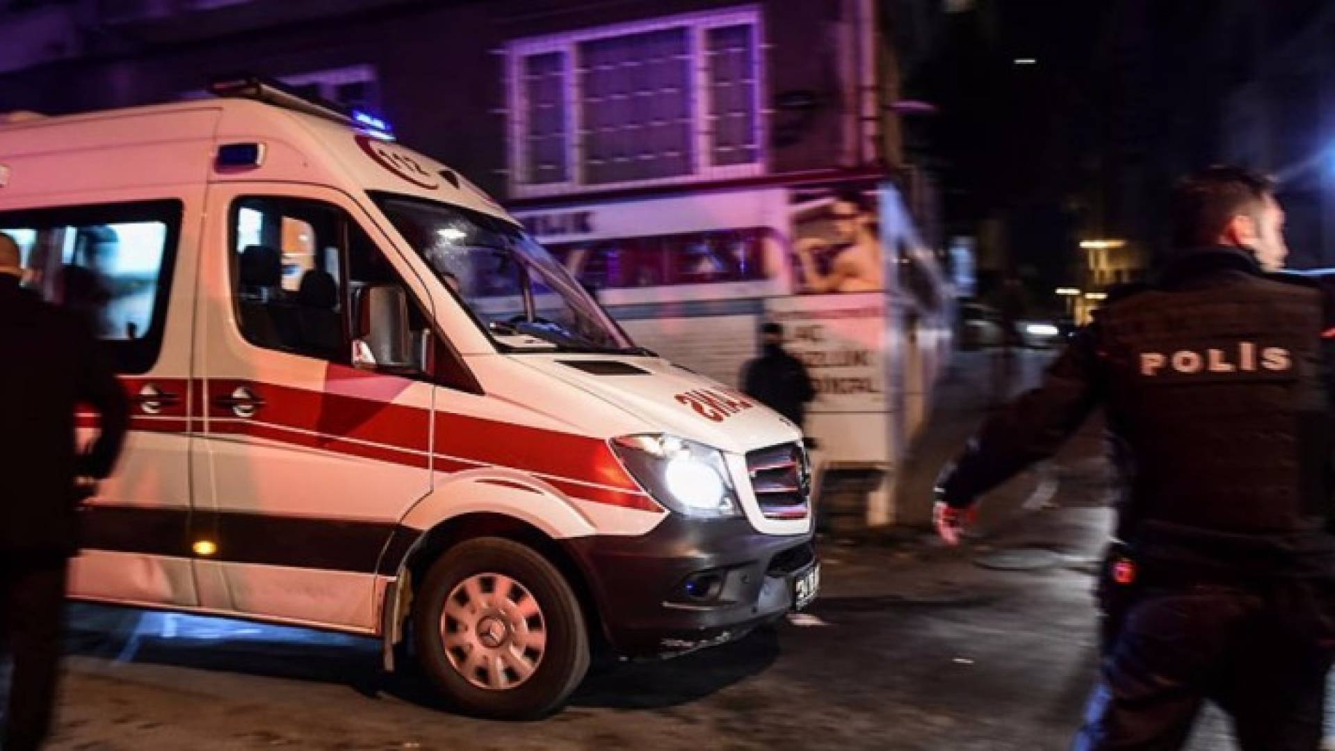 قتلى وجرحى في هجوم مسلح بملهى ليلي في إسطنبول