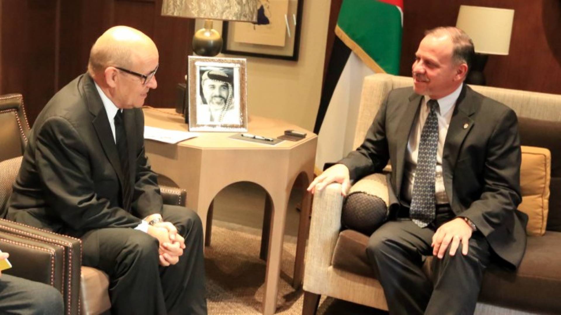 الأمير فيصل يلتقي وزير الدفاع الفرنسي