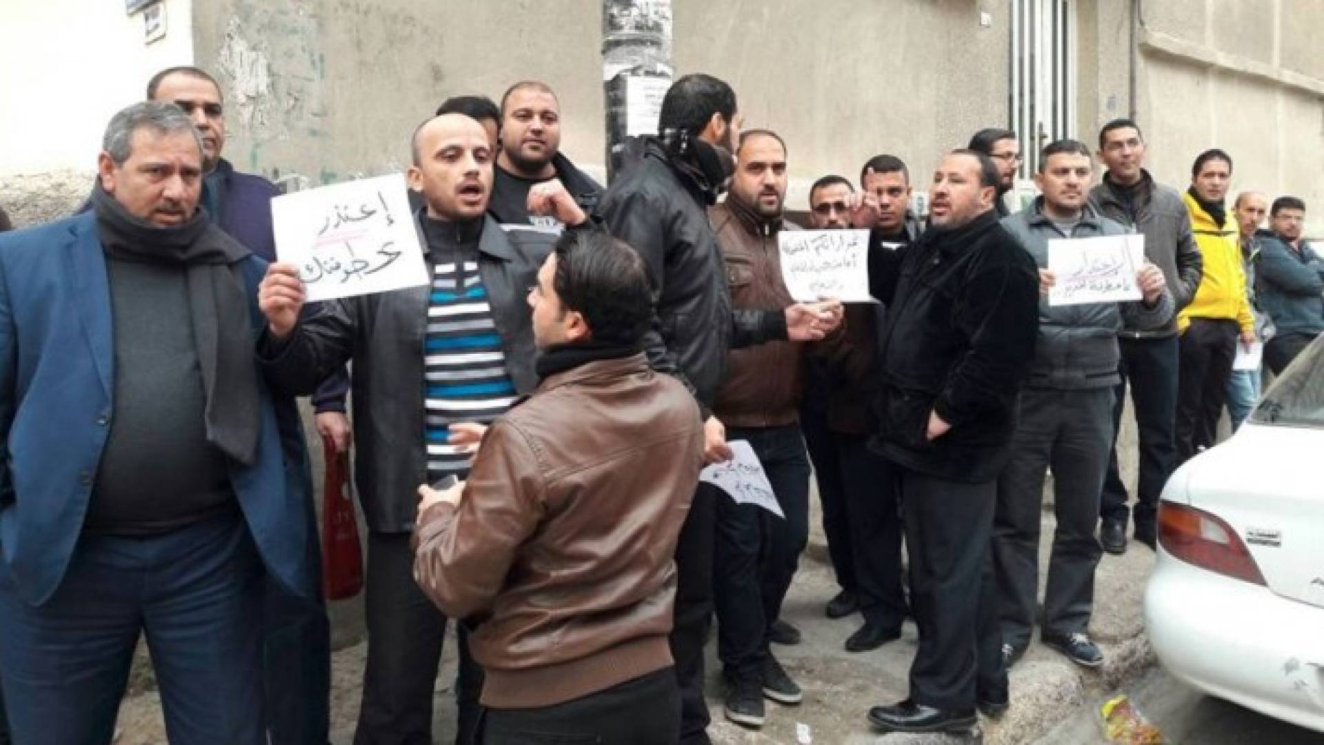 جانب من اعتصام المعلمين امام تربية الزرقاء الاولى 