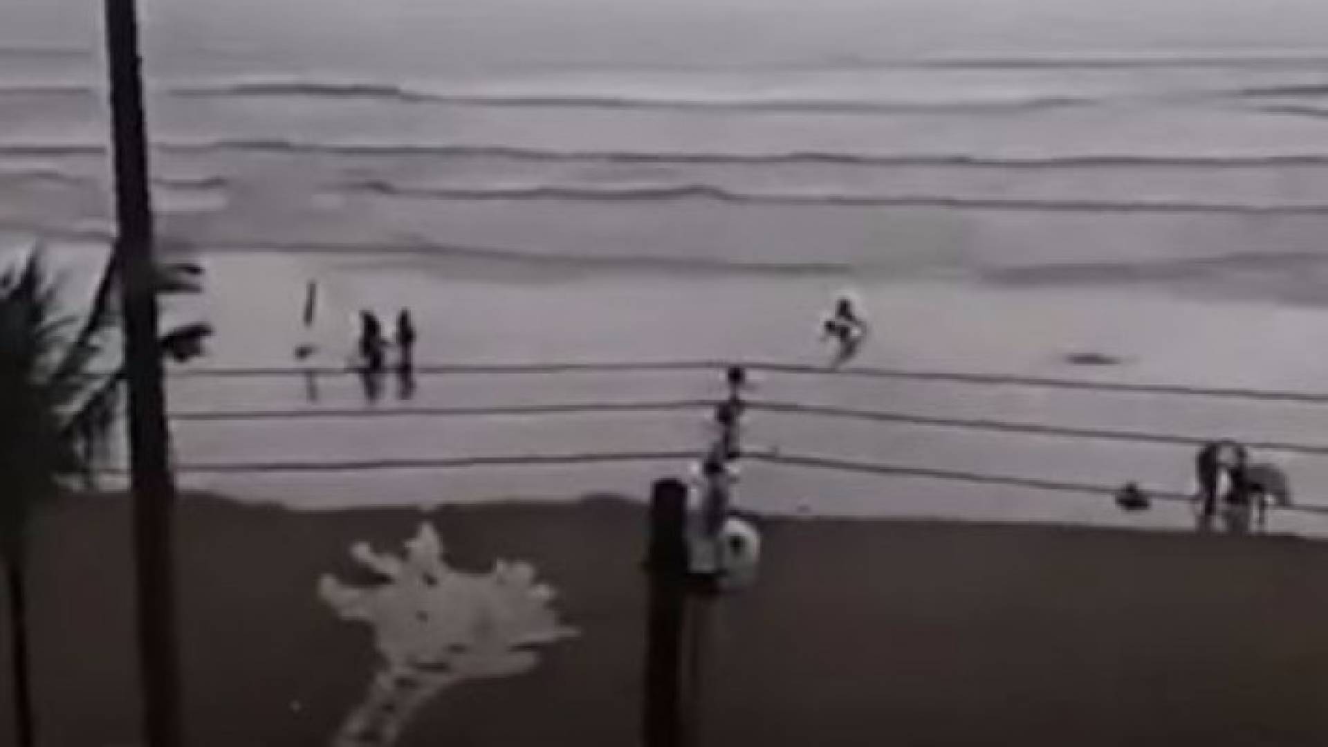 الصاعقة اصابت الفتاة دون غيرها