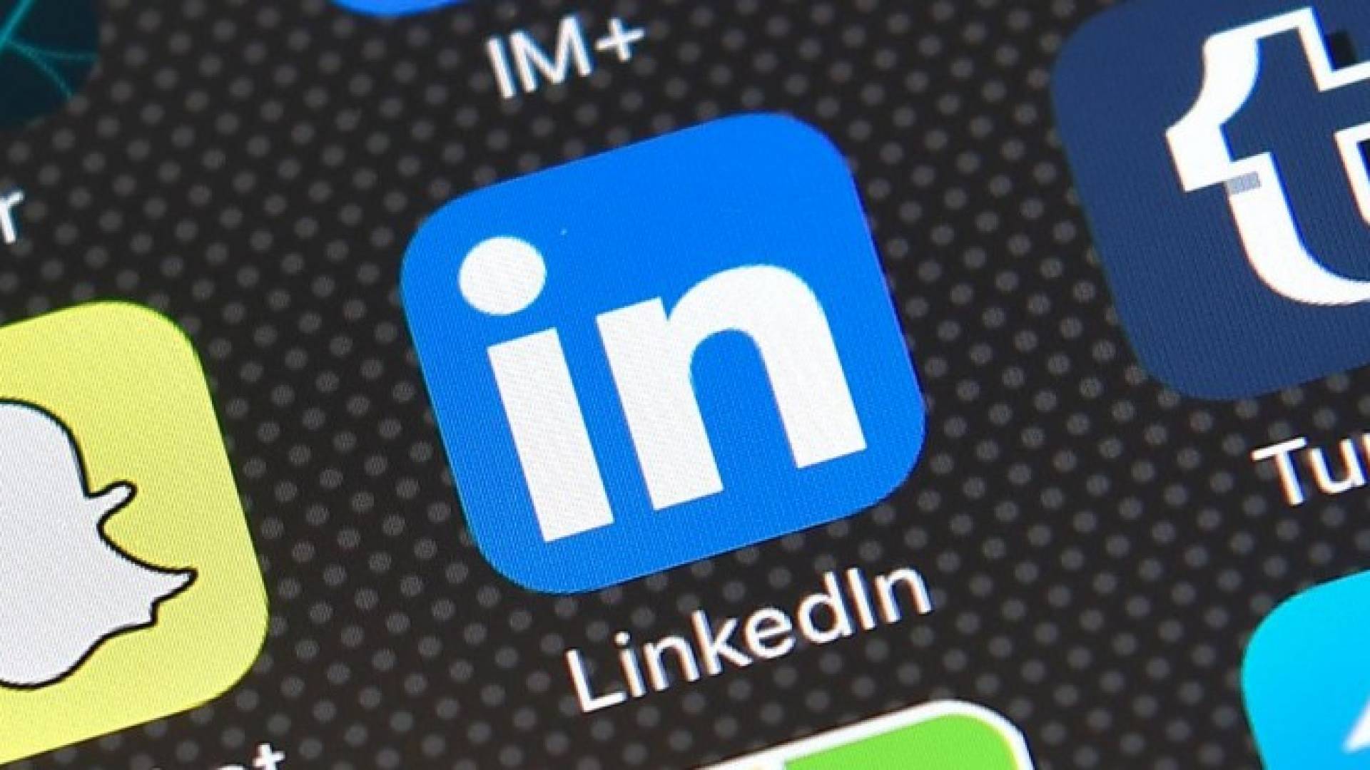 يرفض المجتمع المدني مثل هذه الإجراءات التي تحد من حرية الرأي والتعبير
