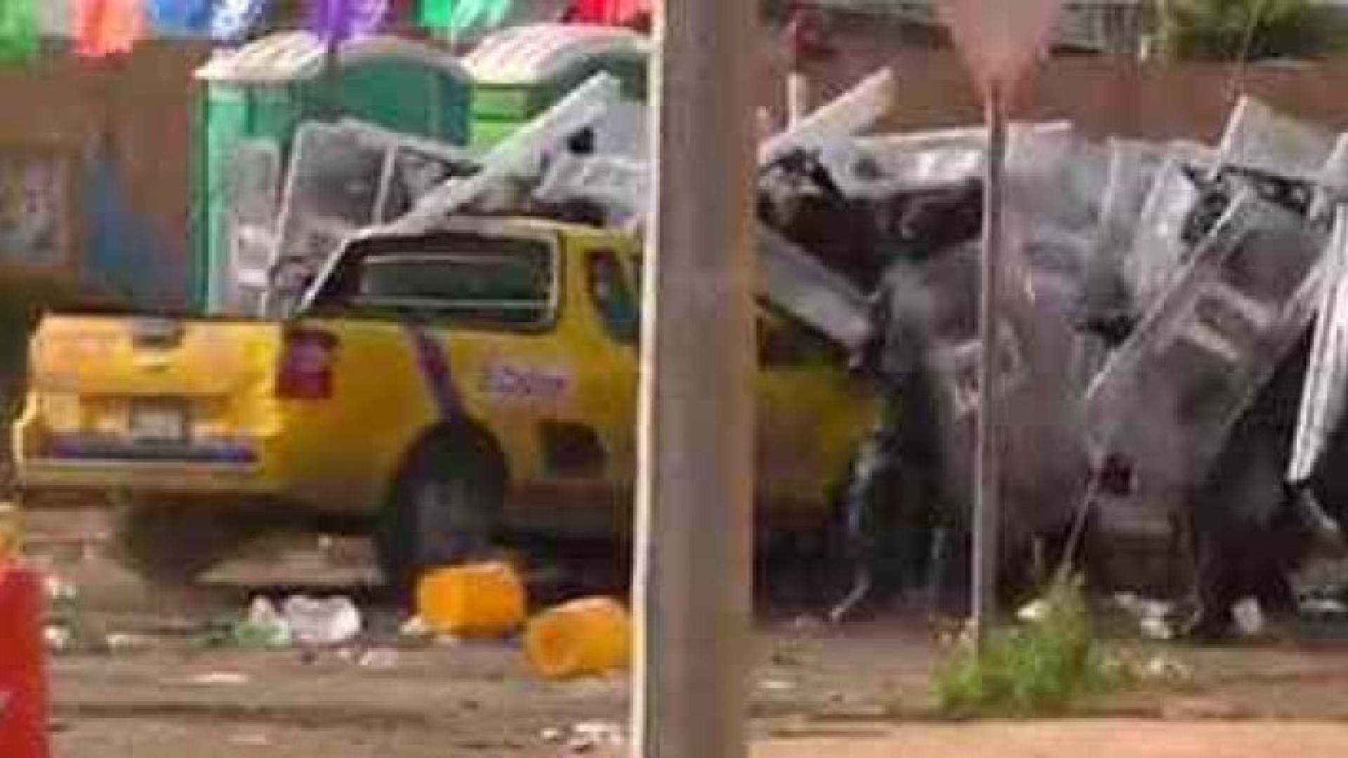 المكسك مواطن يدهس 7 ضباط احتجاجا على رفع اسعار البنزين 