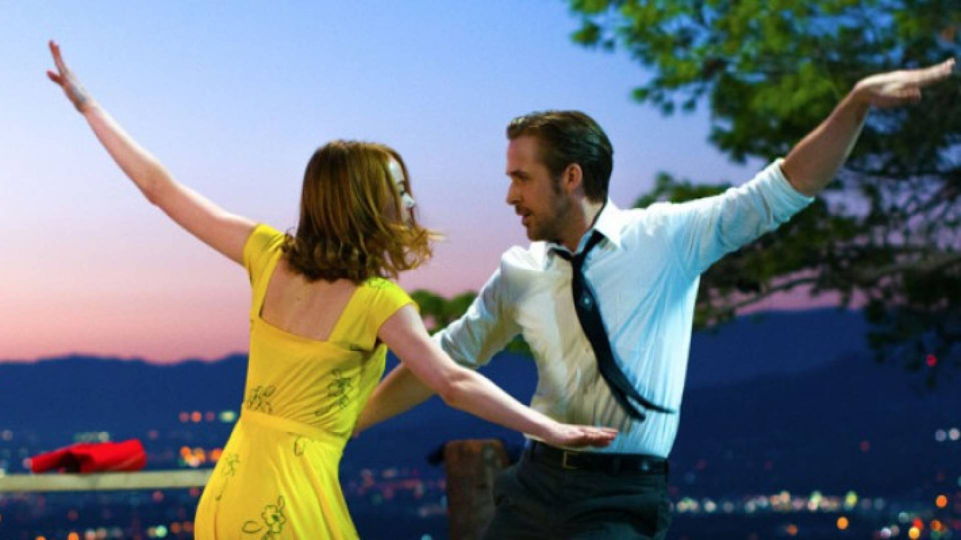 فيلم (لا لا لاند) الذي حصد نصيب الأسد من جوائز غولدن غلوب