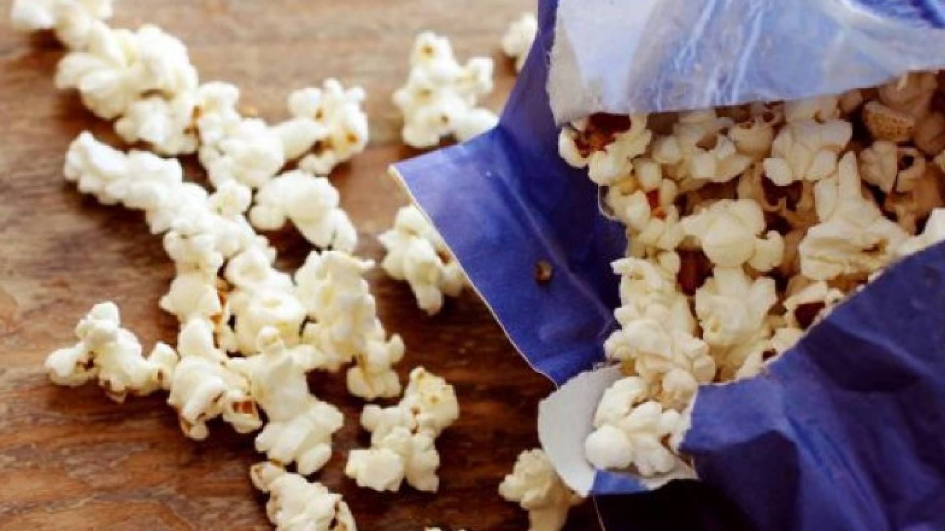 الفشار المعد في الميكروويف قد يسبب السرطان