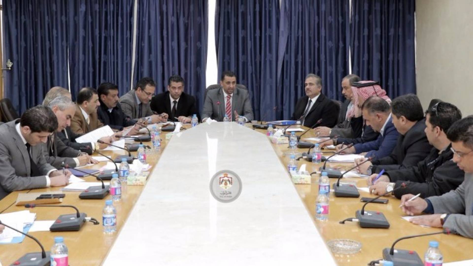 من اجتماع لجنة الخدمات العامة والنقل النيابية 