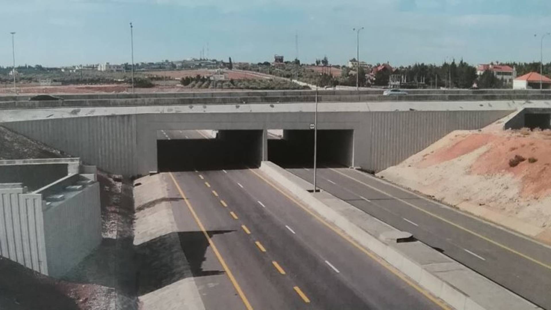 يمول صندوق أبو ظبي للتنمية ٦٠% من تكلفة هذا المشروع