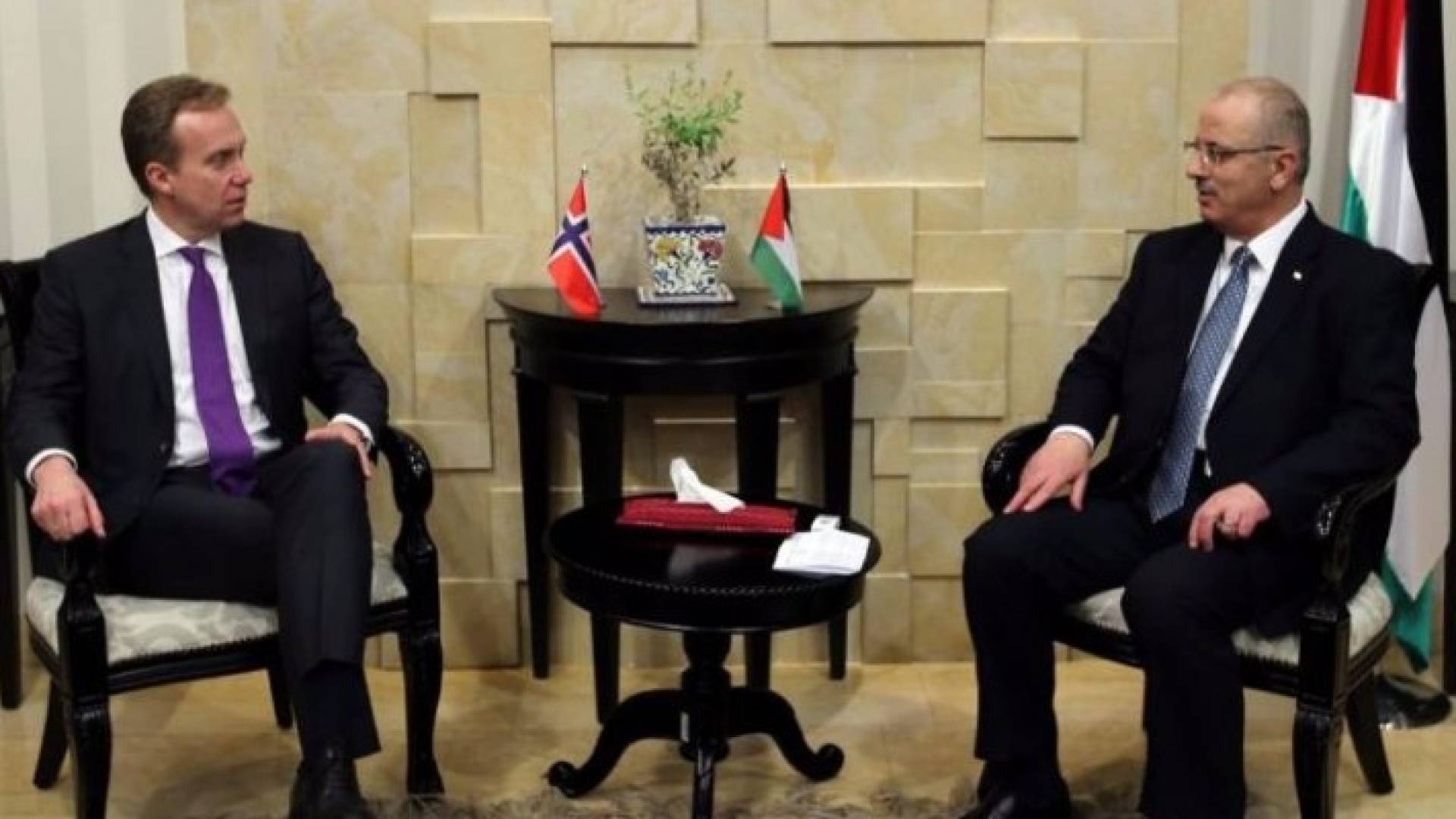 رئيس الوزراء رامي الحمد ووزير خارجية النرويج بورغ برنده