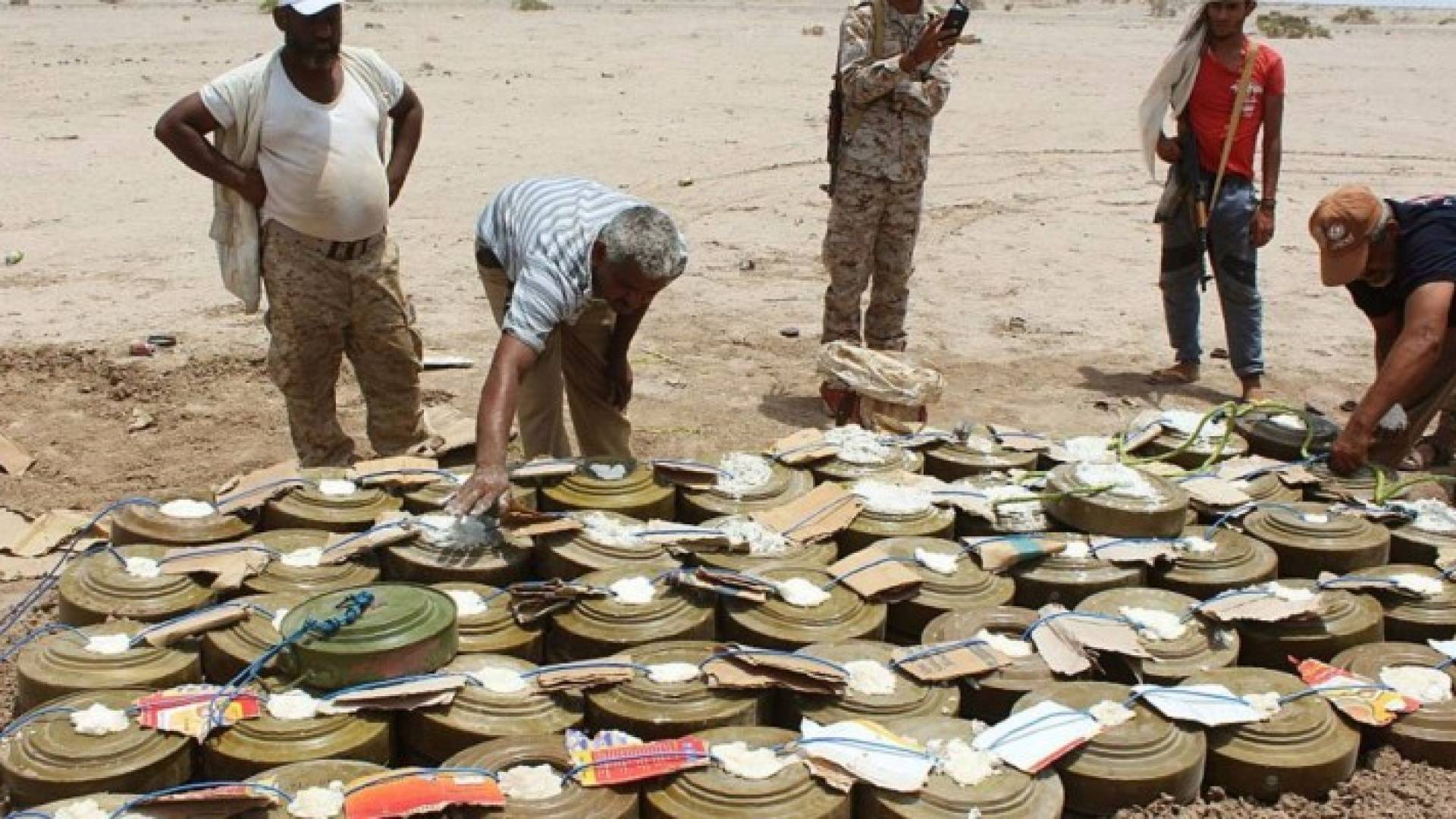 الميليشات عاودت منذ يومين زرع آلاف الألغام في سواحل الحديدة