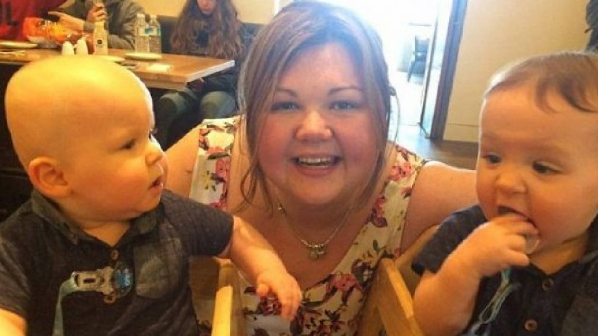 التوأمين لويس ولوغان نجيا بفضل الفقاعات البلاستيكي في أسكتلندا