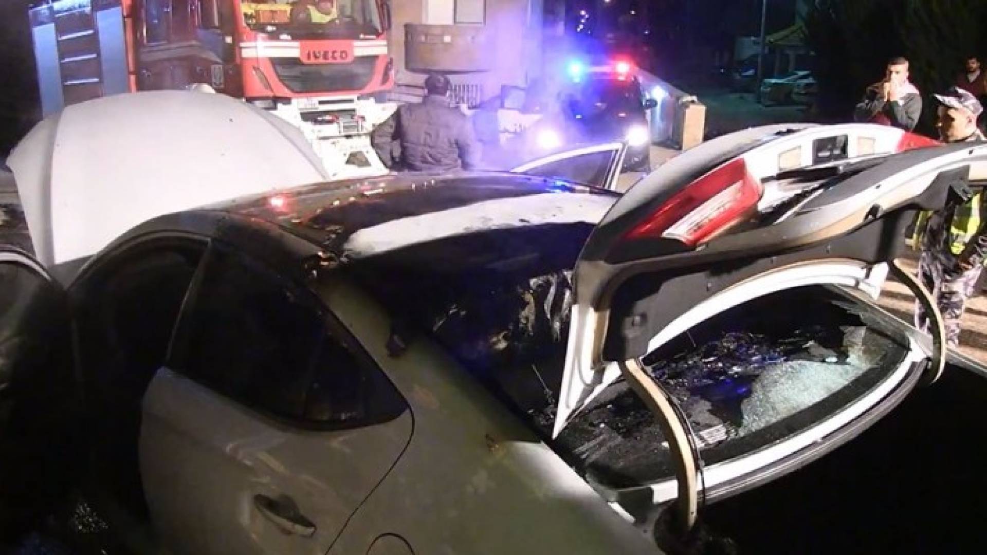 العصابة أحرقت أكثر من مركبة تابعة لصاحب المكتب 