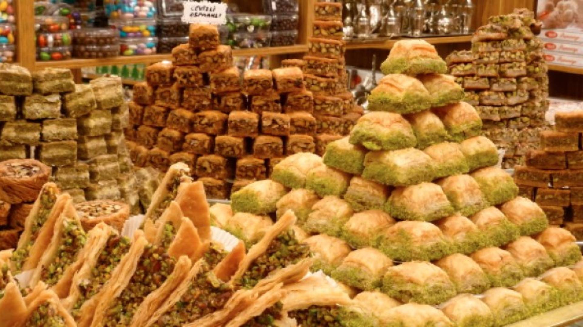 تعتبر الرغبة في تناول الحلويات بكثرة، مؤشرا على الإرهاق العصبي وحاجة الجسم باستمرار لإمدادات الطاقة والغلوكوز