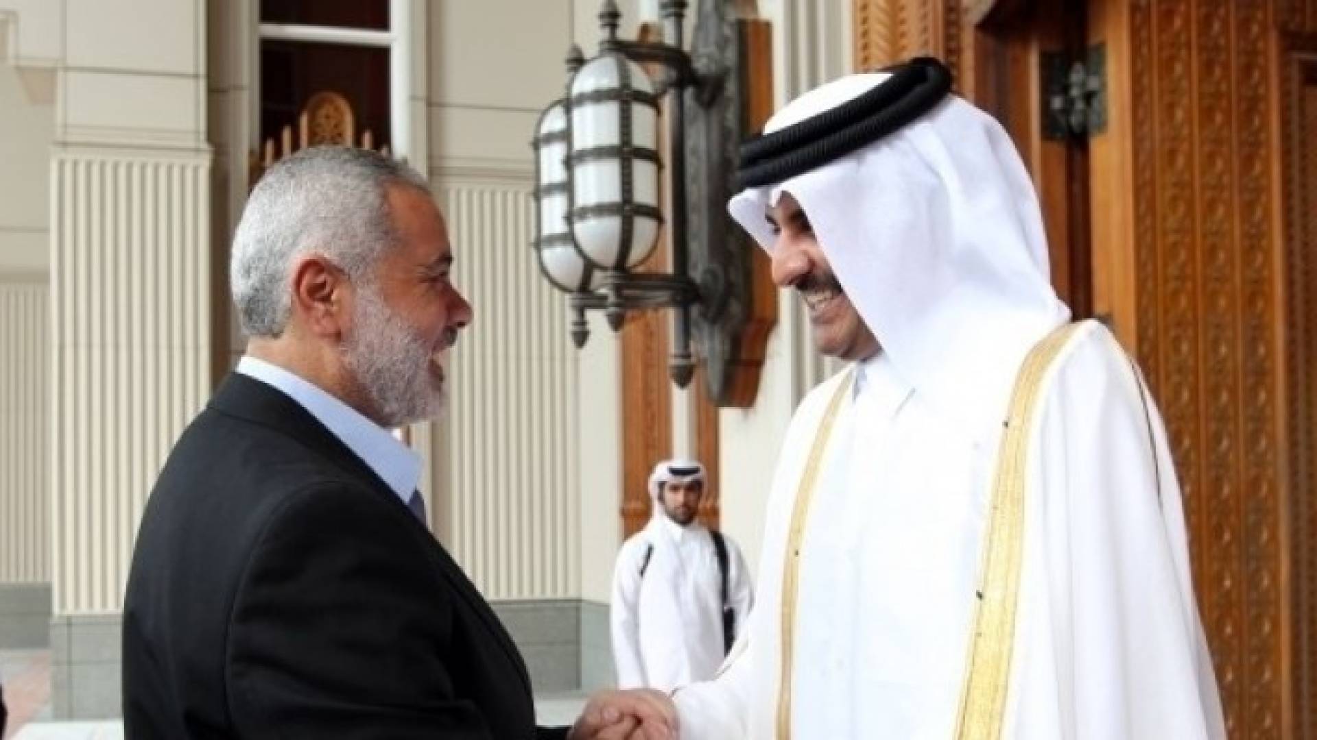 امير دولة قطر يوعز لسفيره التحرك العاجل لتنفيذ خطوات عملية في حل أزمة الكهرباء في قطاع غزة