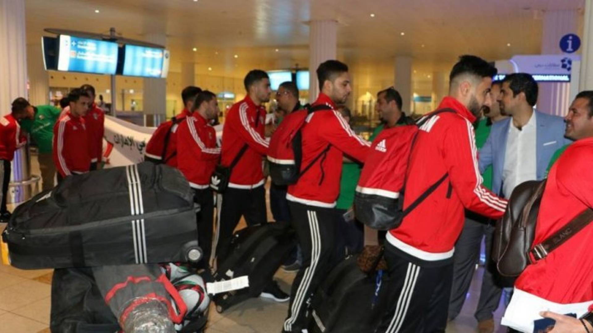 صورة اثناء وصل وفد النشامى  الى دبي